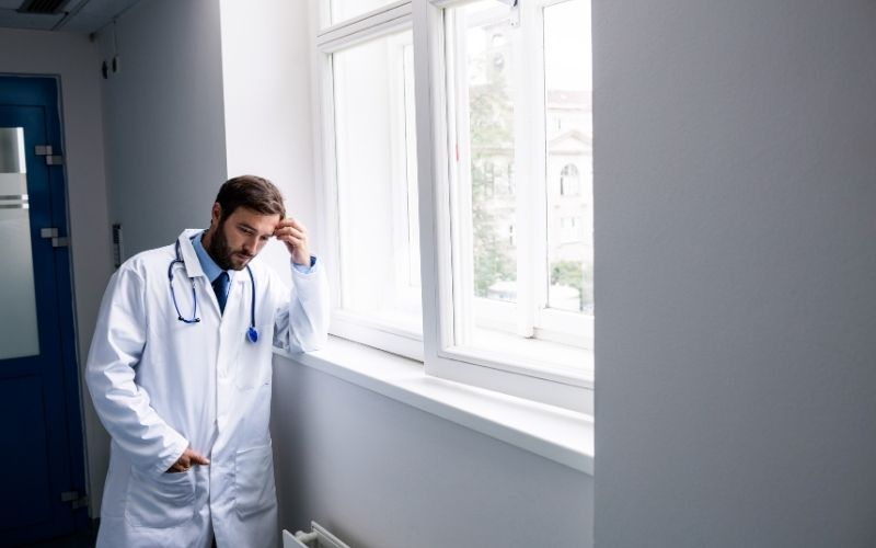 các trường hợp bị đình chỉ, thu hồi giấy phép hành nghề