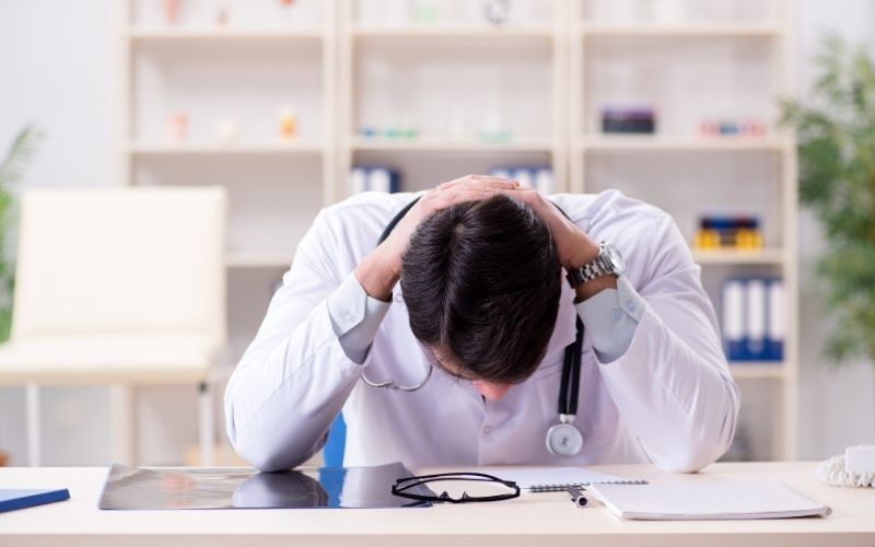 các trường hợp bị đình chỉ, thu hồi giấy phép hành nghề