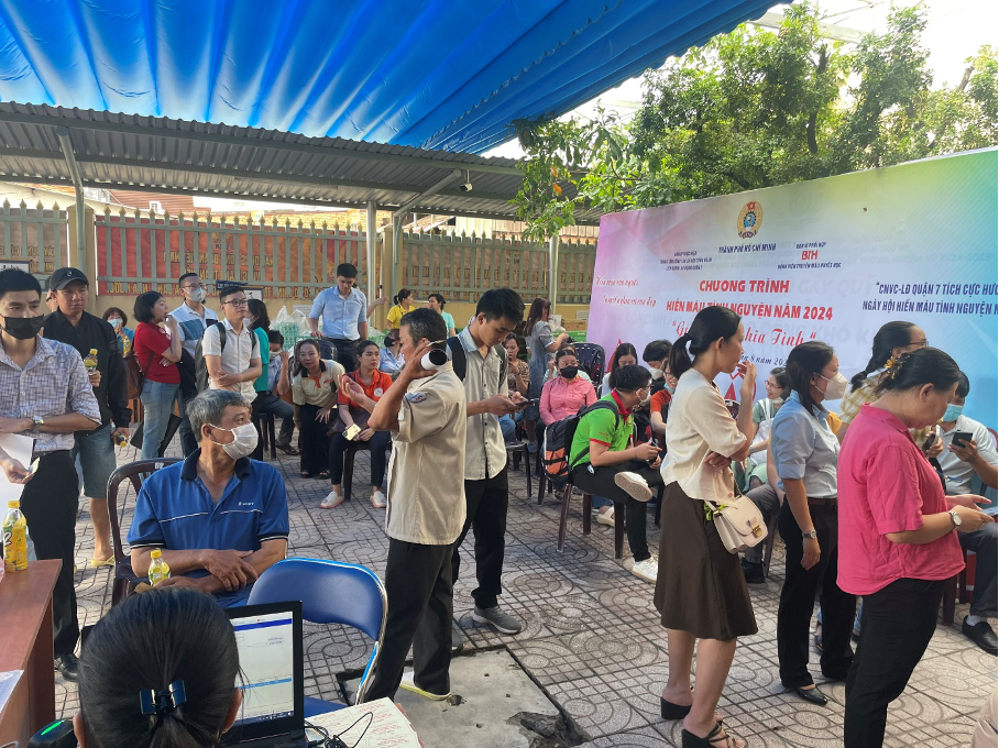 Quận 7- Hơn 200 đoàn viên Công đoàn thao gia hiến máu tình nguyện