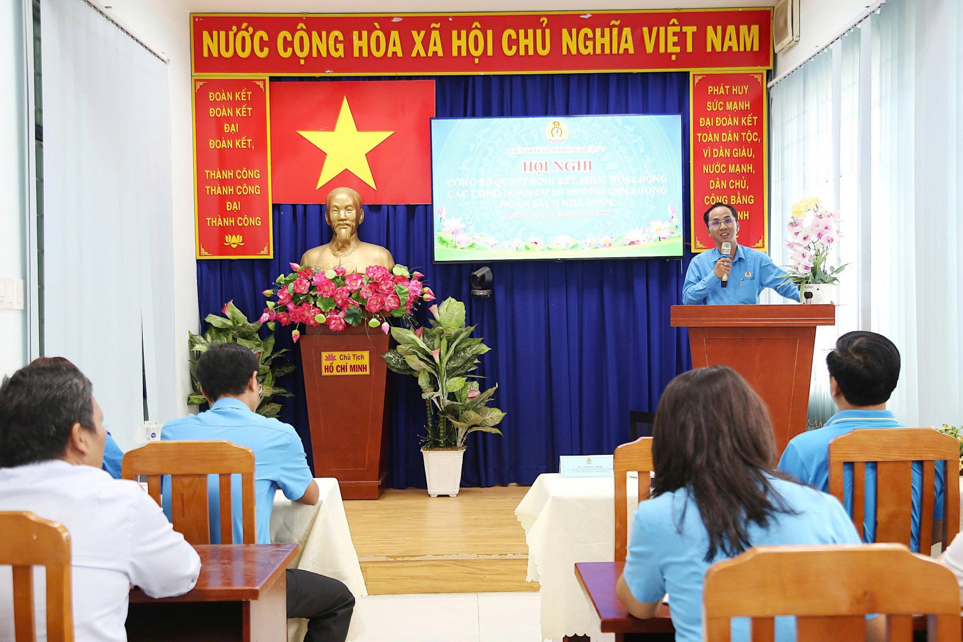 CÔNG BỐ QUYẾT ĐỊNH KẾT THÚC HOẠT ĐỘNG CĐCS HƯỞNG 100% LƯƠNG TỪ NGÂN SÁCH NHÀ NƯỚC