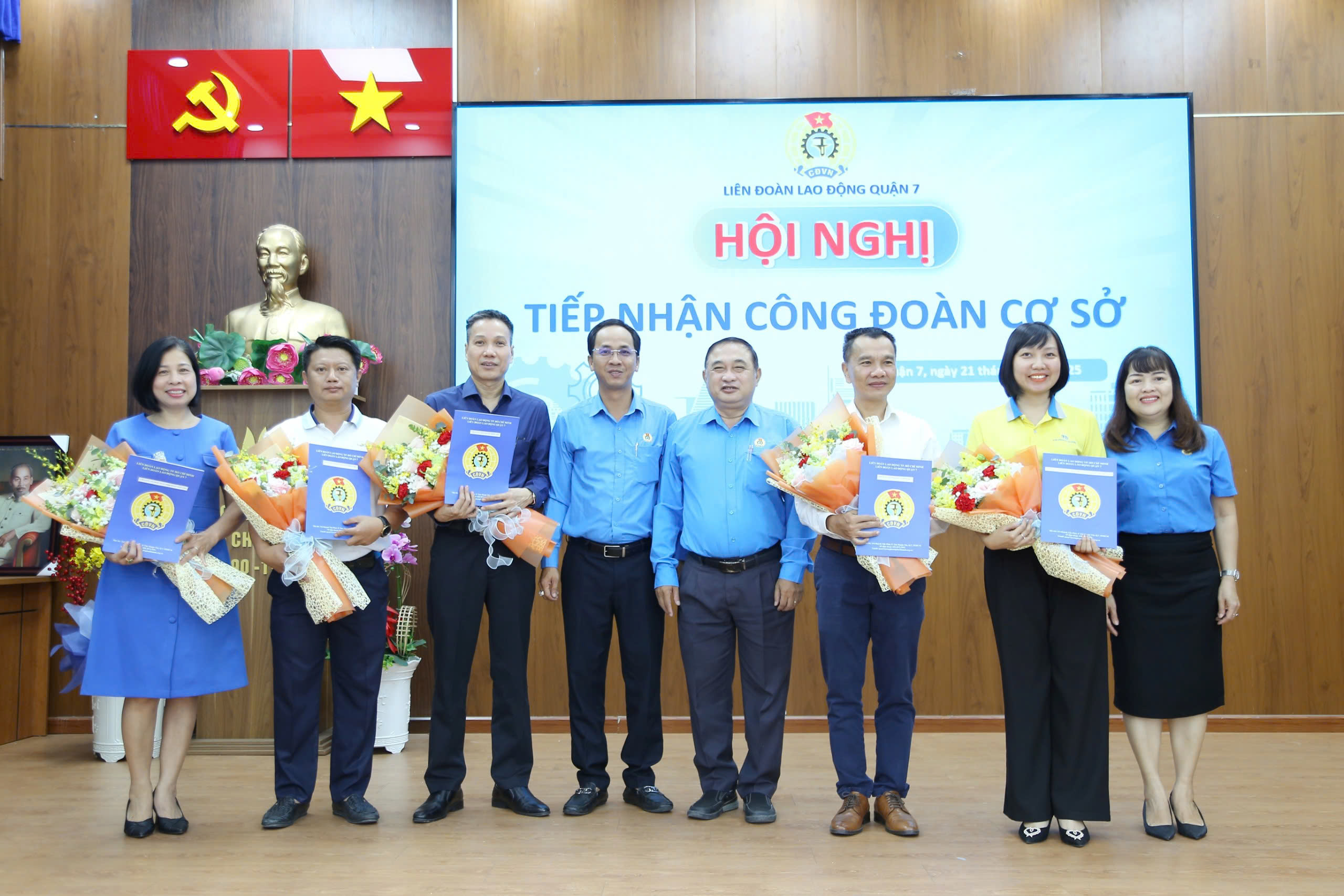 QUẬN 7 TIẾP NHẬN 05 CÔNG ĐOÀN CƠ SỞ VỚI 7.393 ĐOÀN VIÊN