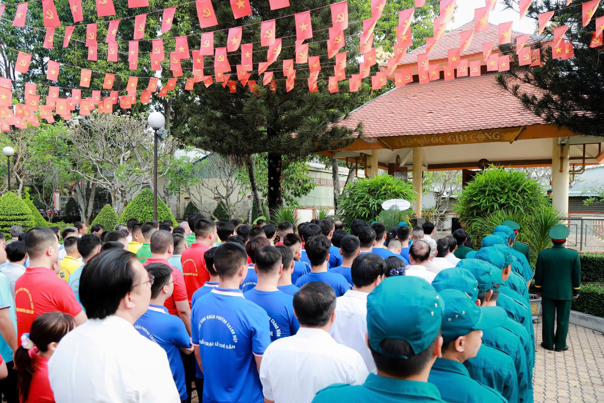 PHƯỜNG CHÁNH HIỆP DÂNG HƯƠNG BIA TƯỞNG NIỆM, TRI ÂN ANH HÙNG LIỆT SĨ, TIẾP BƯỚC TRUYỀN THỐNG