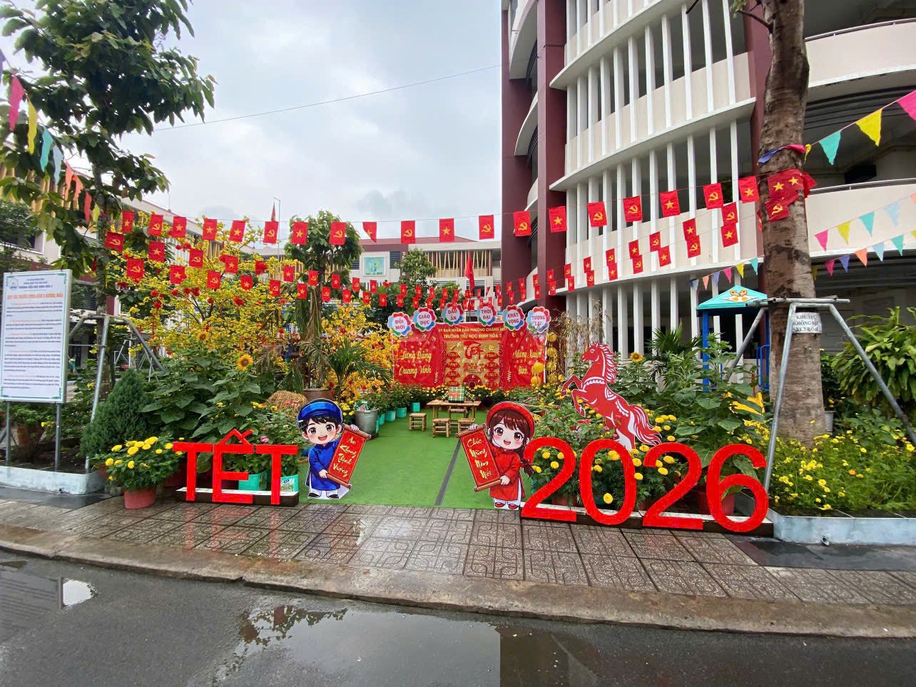 KHU PHỐ VÀ TRƯỜNG HỌC PHƯỜNG CHÁNH HIỆP RỘN RÀNG TRANG TRÍ CHÀO ĐÓN TẾT NGUYÊN ĐÁN BÍNH NGỌ 2026