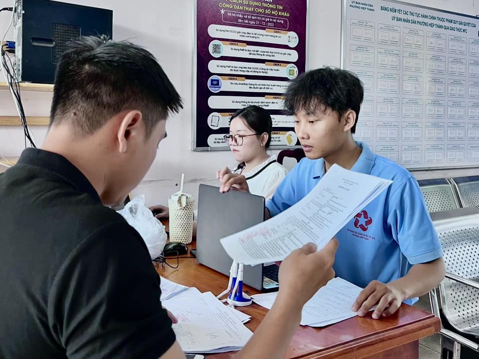 Thanh niên tình nguyện đồng hành cùng chuyển đổi số