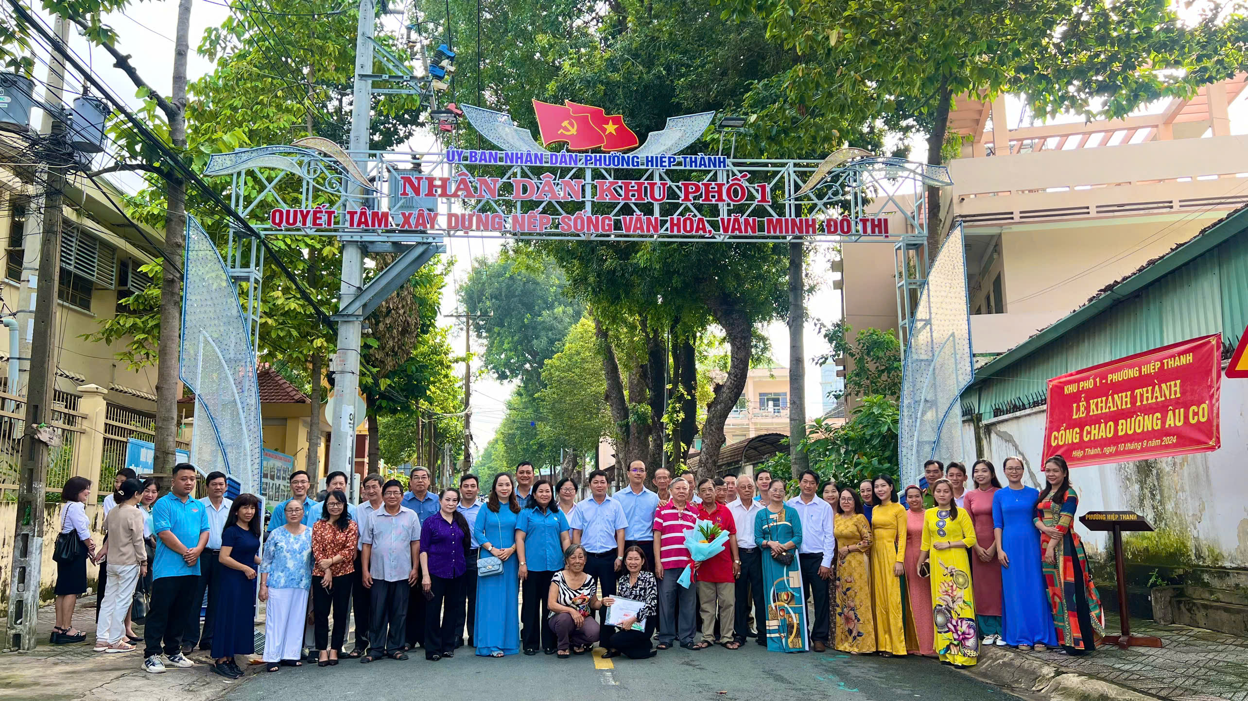 Phường Hiệp Thành duy trì tổ chức mô hình “Cà phê sáng - Trao đổi với nhân dân”, khánh thành các công trình cổng chào và lắp đặt 4 camera giám sát an ninh