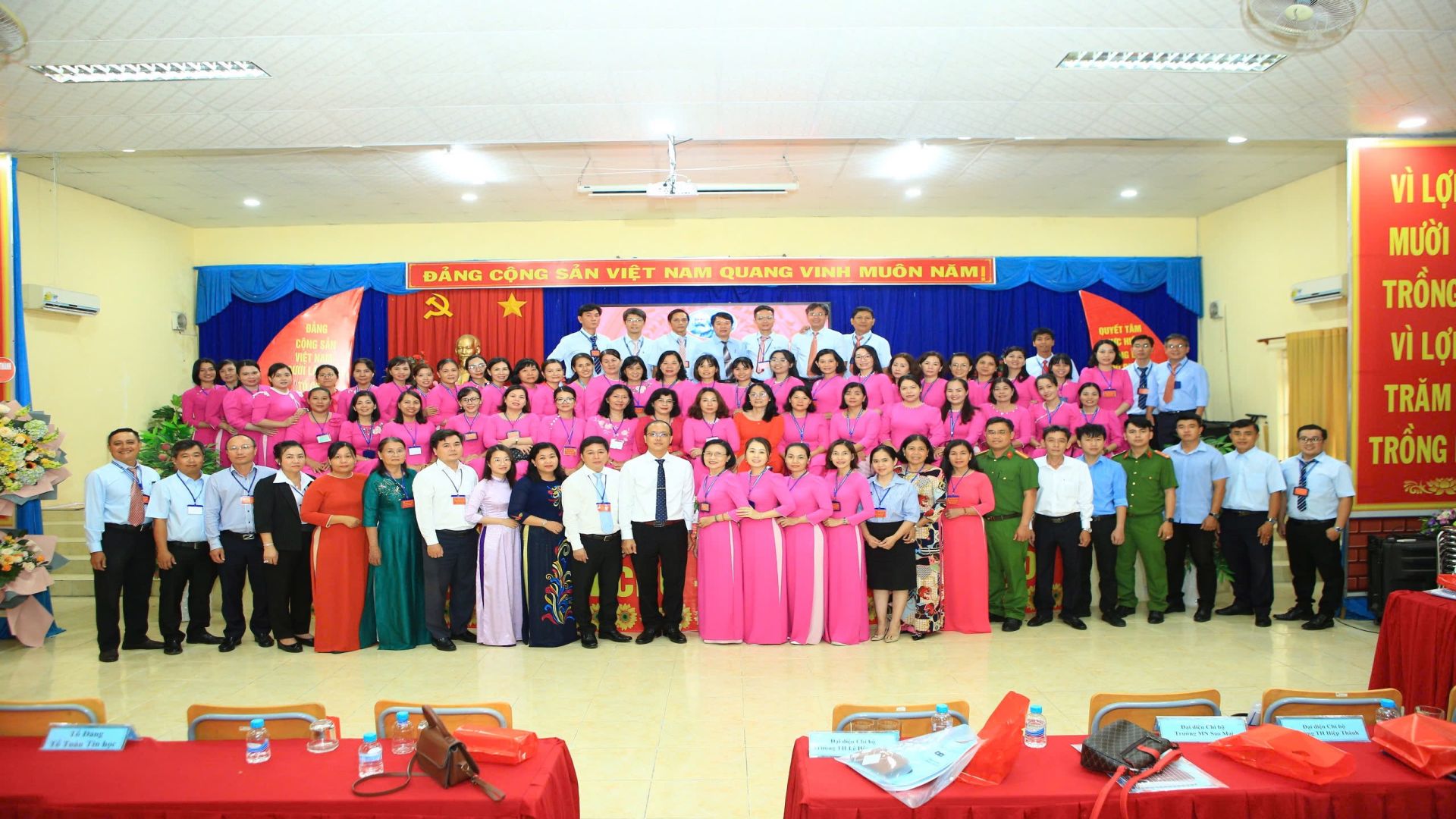 Chi bộ Trường THCS Chu Văn An trực thuộc Đảng bộ phường Hiệp Thành tổ chức thành công Đại hội điểm khối cơ quan, trường học, doanh nghiệp