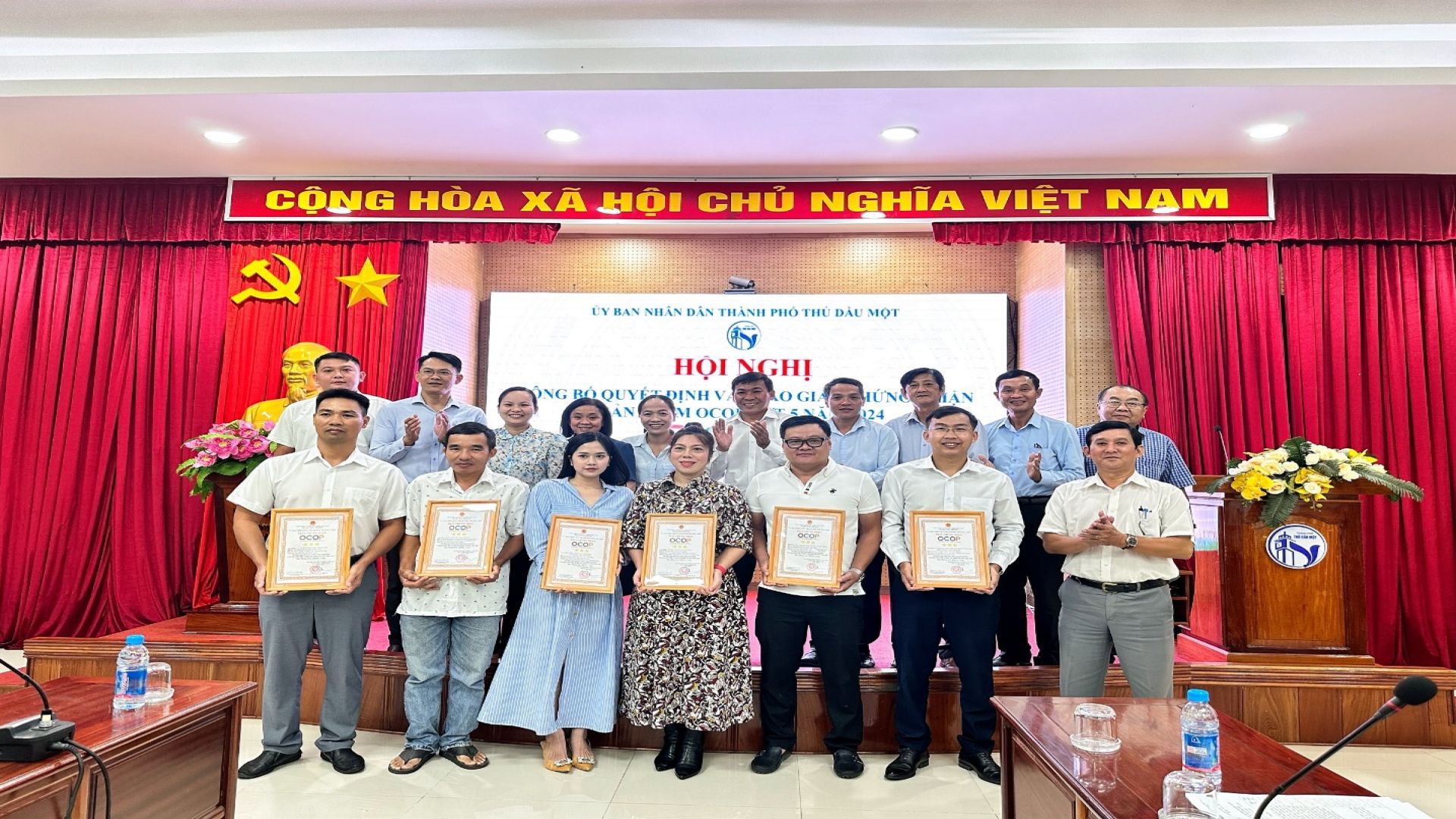 Phường Hiệp Thành được trao chứng nhận sản phẩm OCOP 3 sao cho 11 sản phẩm