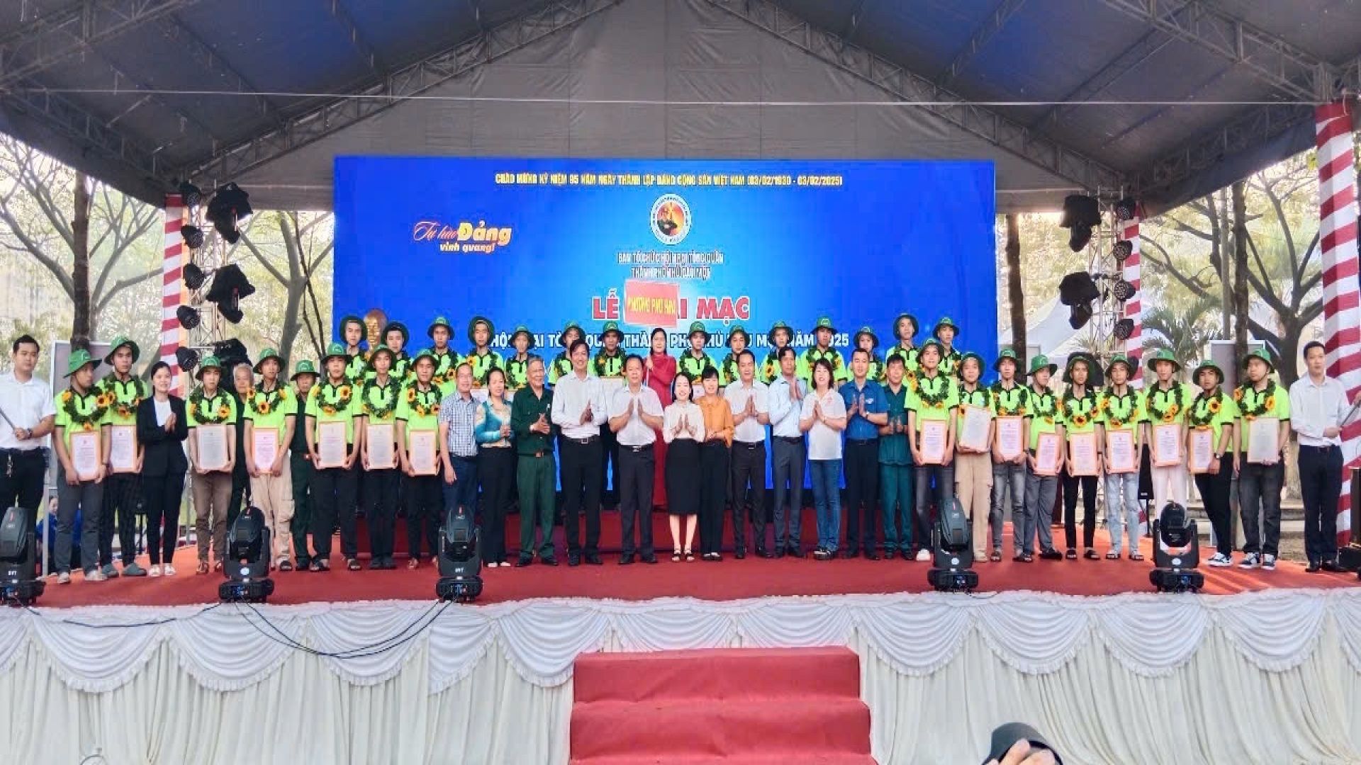 Tân binh thành phố Thủ Dầu Một tham gia Hội trại tòng quân