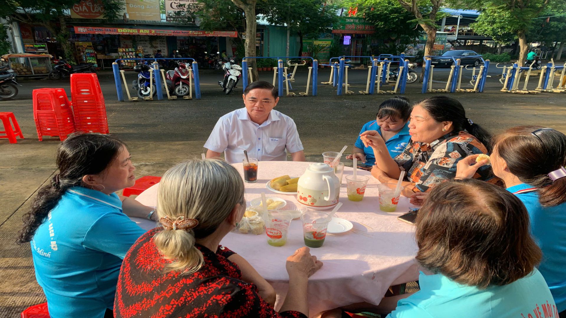 Mô hình "Cà phê sáng - trao đổi với nhân dân"