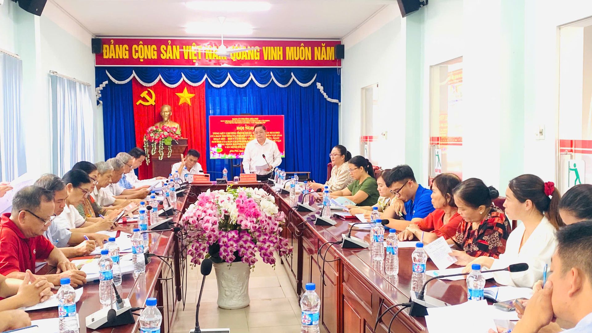 Phường Hòa Phú: Đảng ủy phường Hòa Phú tổ chức Hội nghị Tổng kết Chương trình số 03-Ctr/TU, ngày 06/8/2020 của Ban chấp hành Đảng bộ thành phố gắn với việc thực hiện Đề án Nâng cao chất lượng Cuộc vận động “Xây dựng nếp sống văn hóa - Văn minh đô thị”....