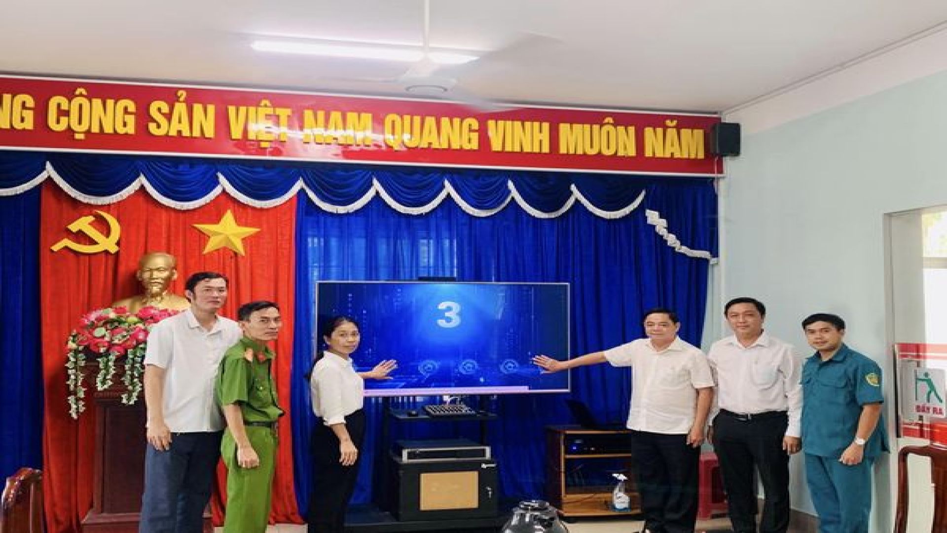 Phường Hoà Phú: RA MẮT CỔNG THÔNG TIN ĐIỆN TỬ “CÔNG TRÌNH CHÀO MỪNG ĐẠI HỘI ĐẠI BIỂU ĐẢNG BỘ PHƯỜNG HÒA PHÚ LẦN THỨ IV, NHIỆM KỲ 2025 - 2030”