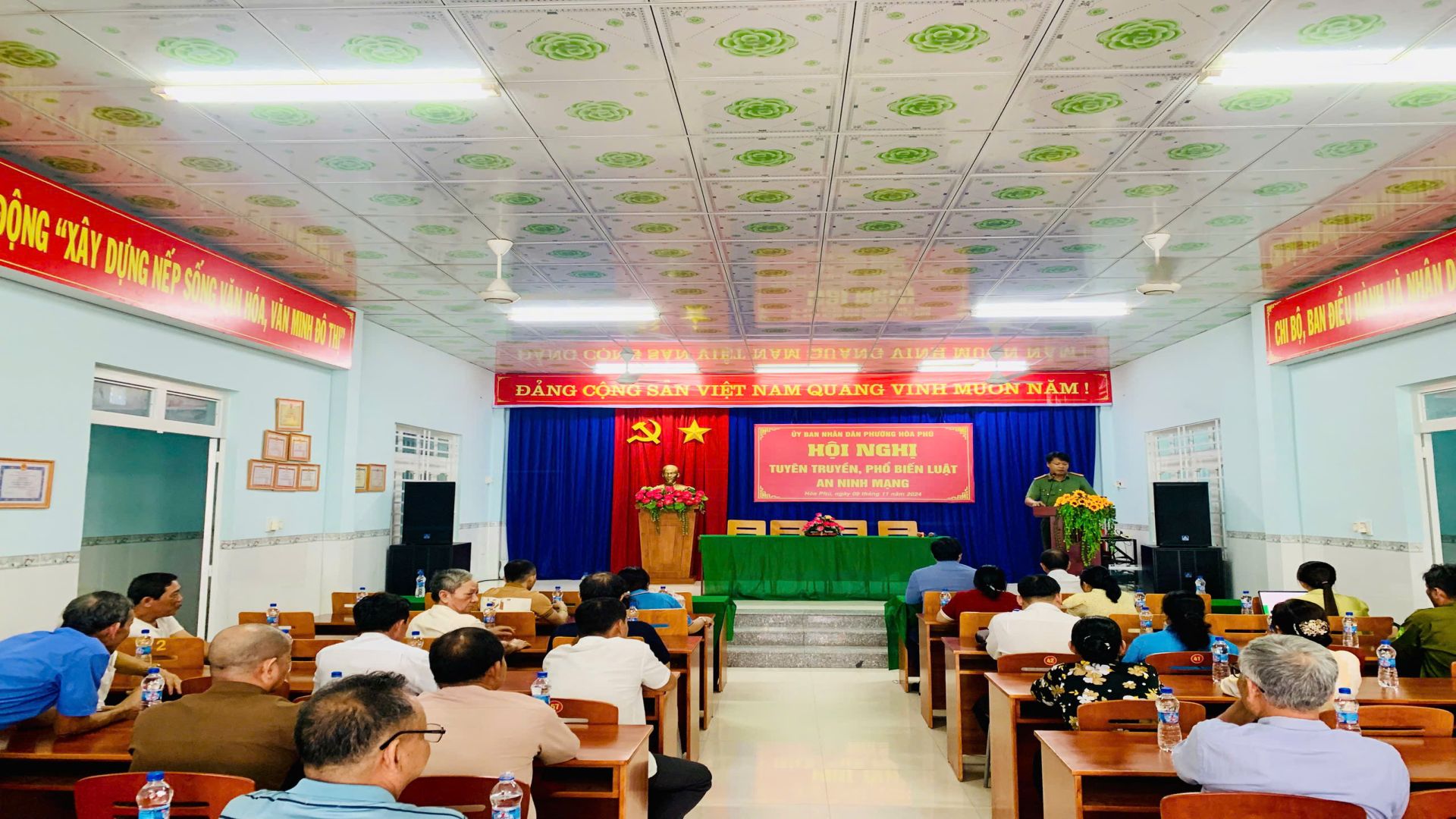 PHƯỜNG HÒA PHÚ: Tổ chức các hoạt động hưởng ứng Ngày pháp luật Nước Cộng hòa Xã hội Chủ nghĩa Việt Nam 09/11 trên địa bàn phường Hòa Phú năm 2024 với Chủ đề “Tuyên truyền pháp luật về phòng chống tội phạm sử dụng công nghệ cao”...