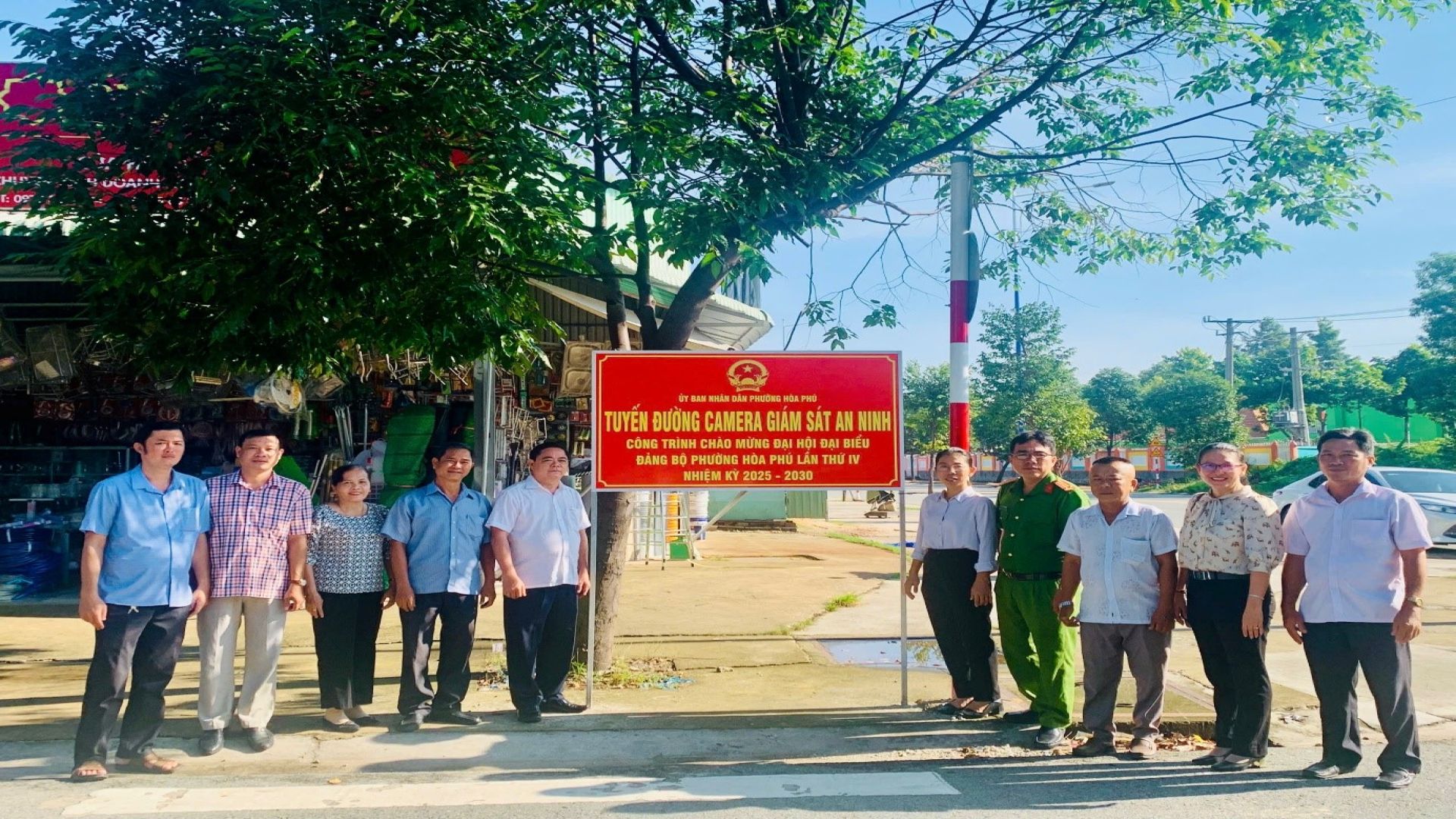 Phường Hòa Phú ra mắt “Tuyến đường camera giám sát an ninh”, công trình chào mừng Đại hội đại biểu Đảng bộ phường Hòa Phú lần thứ IV, nhiệm kỳ 2025 - 2030