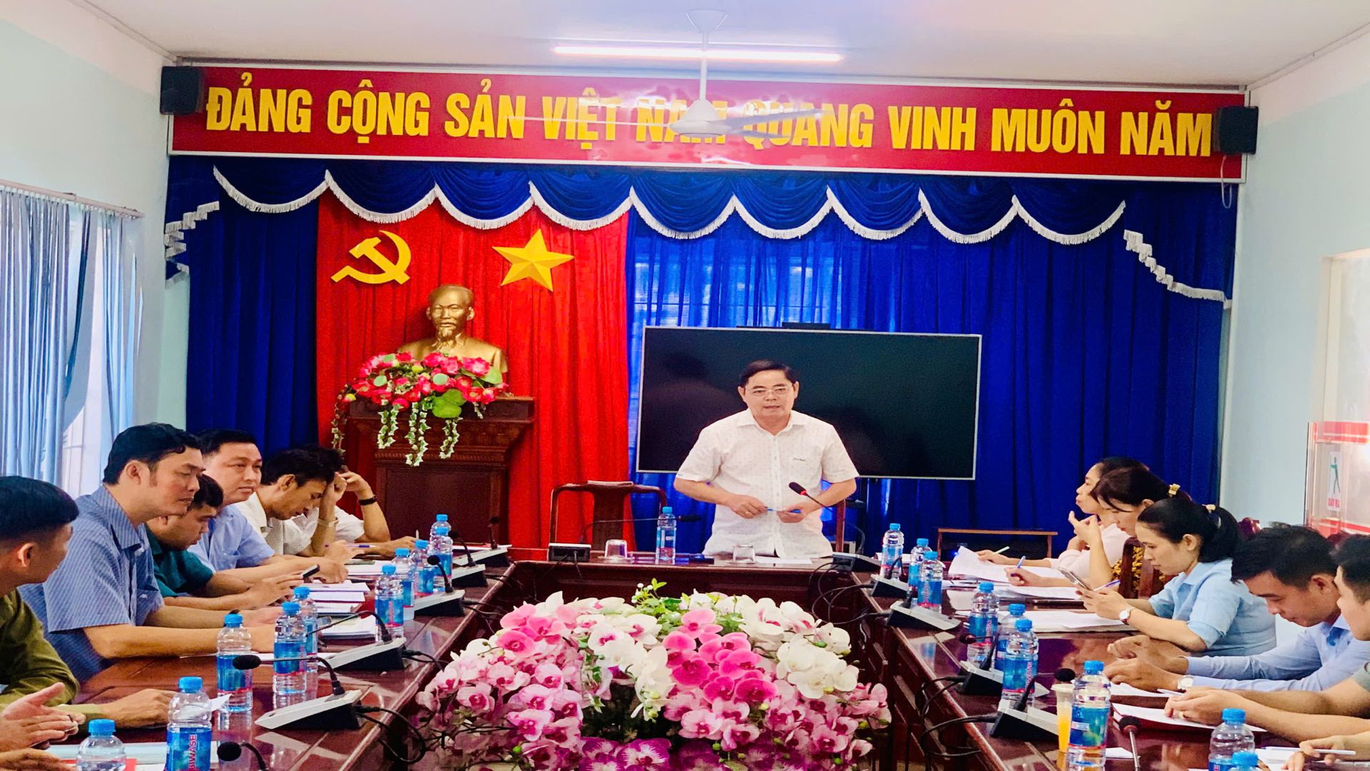 Phường Hòa Phú: Đảng ủy phường họp triển khai công trình chào mừng Đại hội đại biểu Đảng bộ phường Hòa Phú lần thứ IV, nhiệm kỳ 2025 – 2030.