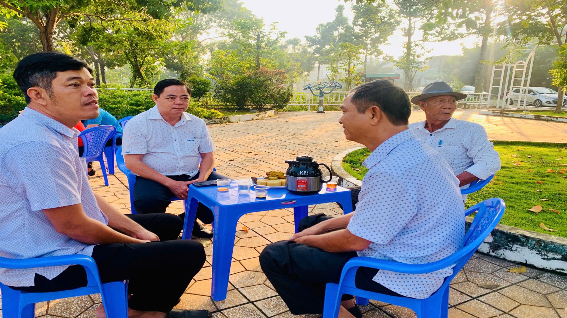 Mô hình "Cà phê sáng - trao đổi với nhân dân"