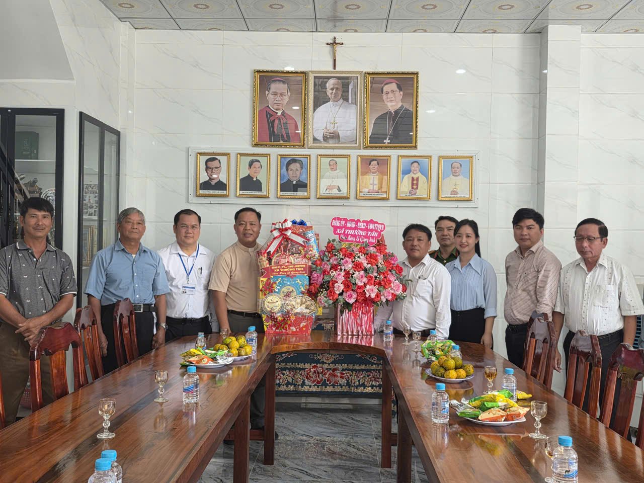 Xã Thường Tân tổ chức Đoàn đến Thăm và chúc mừng các Linh mục nhân dịp  Giáng sinh trên địa bàn xã.