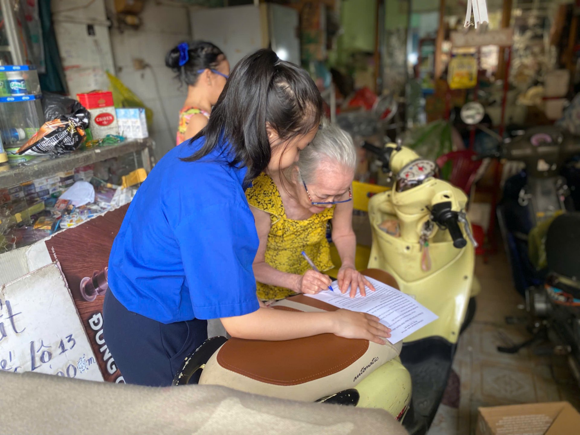 Tiếp tục hỗ trợ người dân thực hiện hồ sơ trực tuyến tại nhà