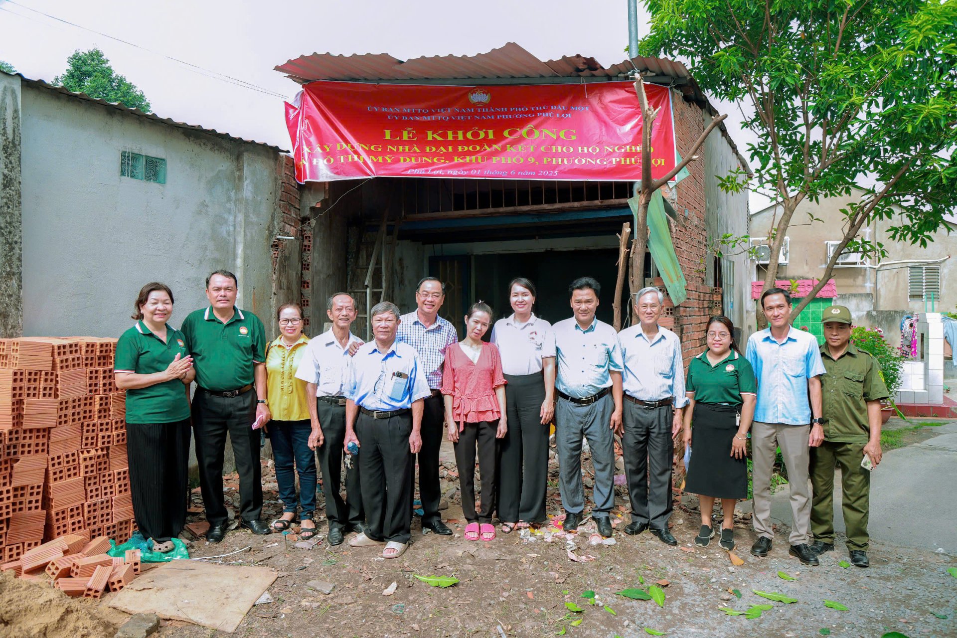 Ủy ban MTTQ Việt Nam phường Phú Lợi tổ chức Lễ khởi công xây dựng nhà Đại đoàn kết cho hộ nghèo trên địa bàn phường