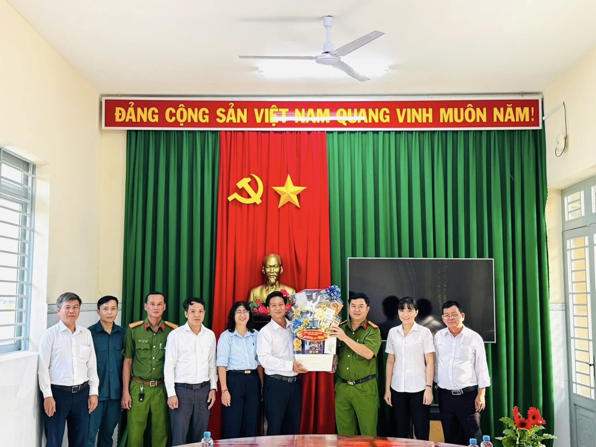 Thành ủy Thủ Dầu Một thăm, chúc Tết phường Phú Thọ