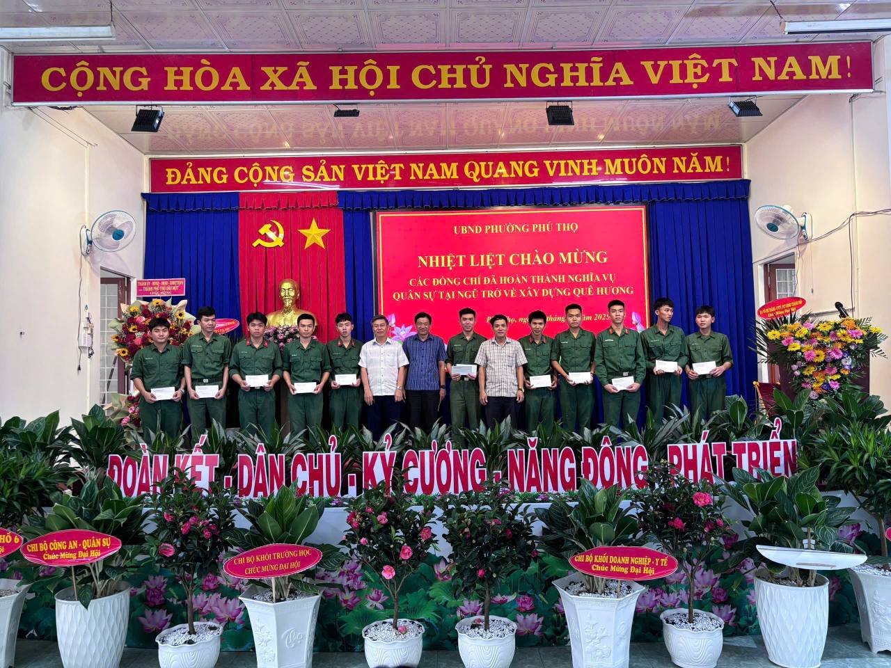 Hội đồng nghĩa vụ quân sự phường Phú Thọ tổ chức Lễ đón Quân nhân xuất ngũ hoàn thành nghĩa vụ quân sự trở về địa phương năm 2025