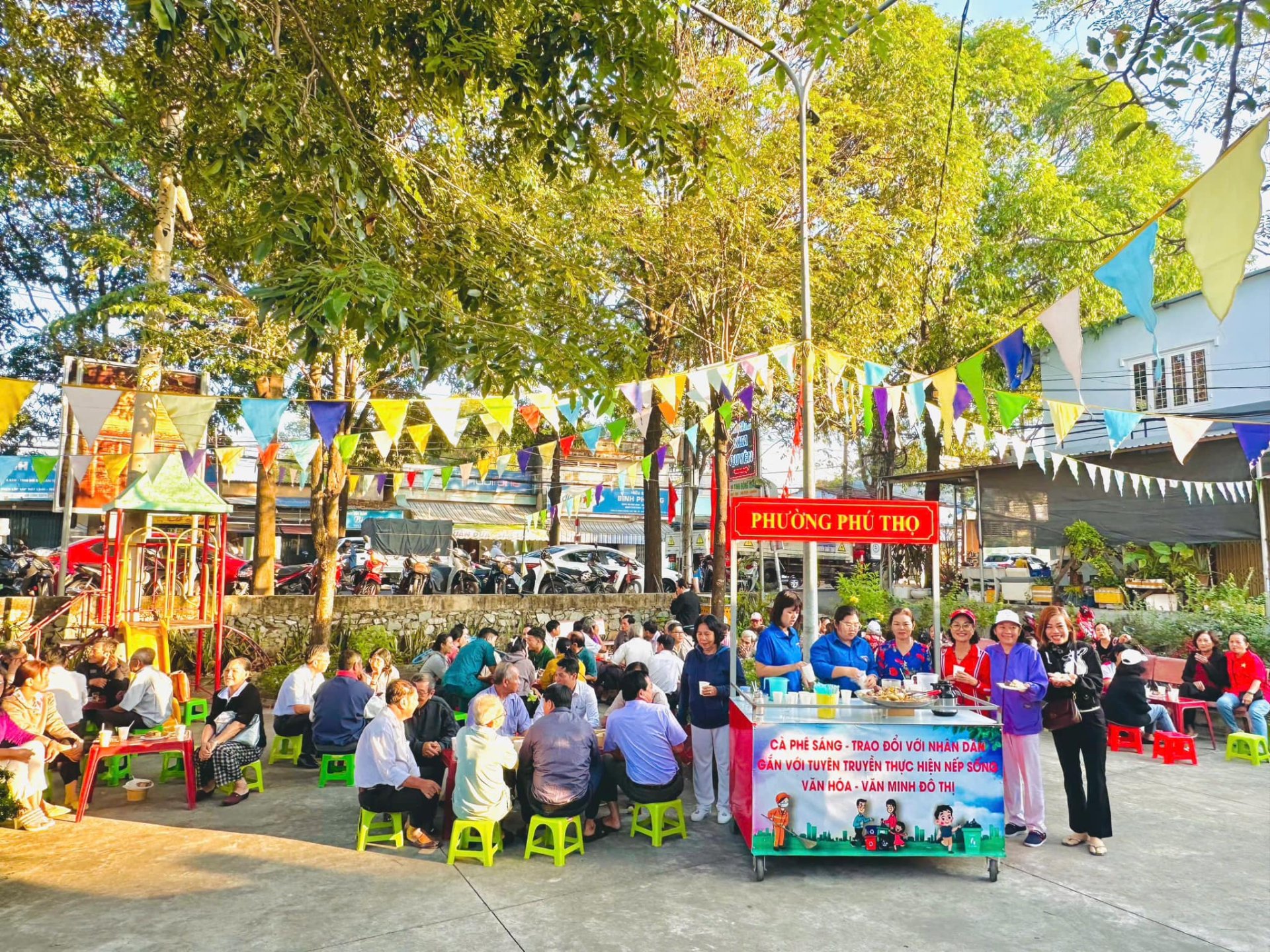 Đề án NSVH-VMĐT: Duy trì Mô hình "Cà phê sáng - Trao đổi với nhân dân"