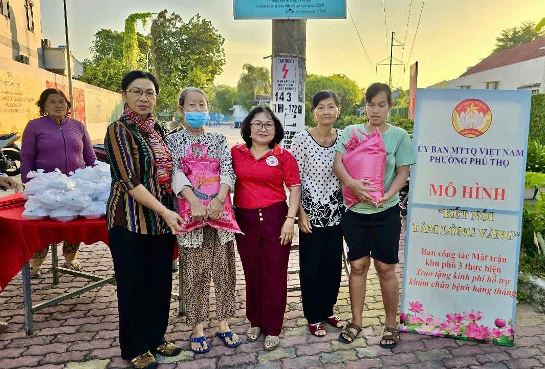 UBMTTQVN - Các Ban Công tác Mặt trận 07 khu phố phường Phú Thọ duy trì hoạt động An sinh xã hội trong tháng 01/2025