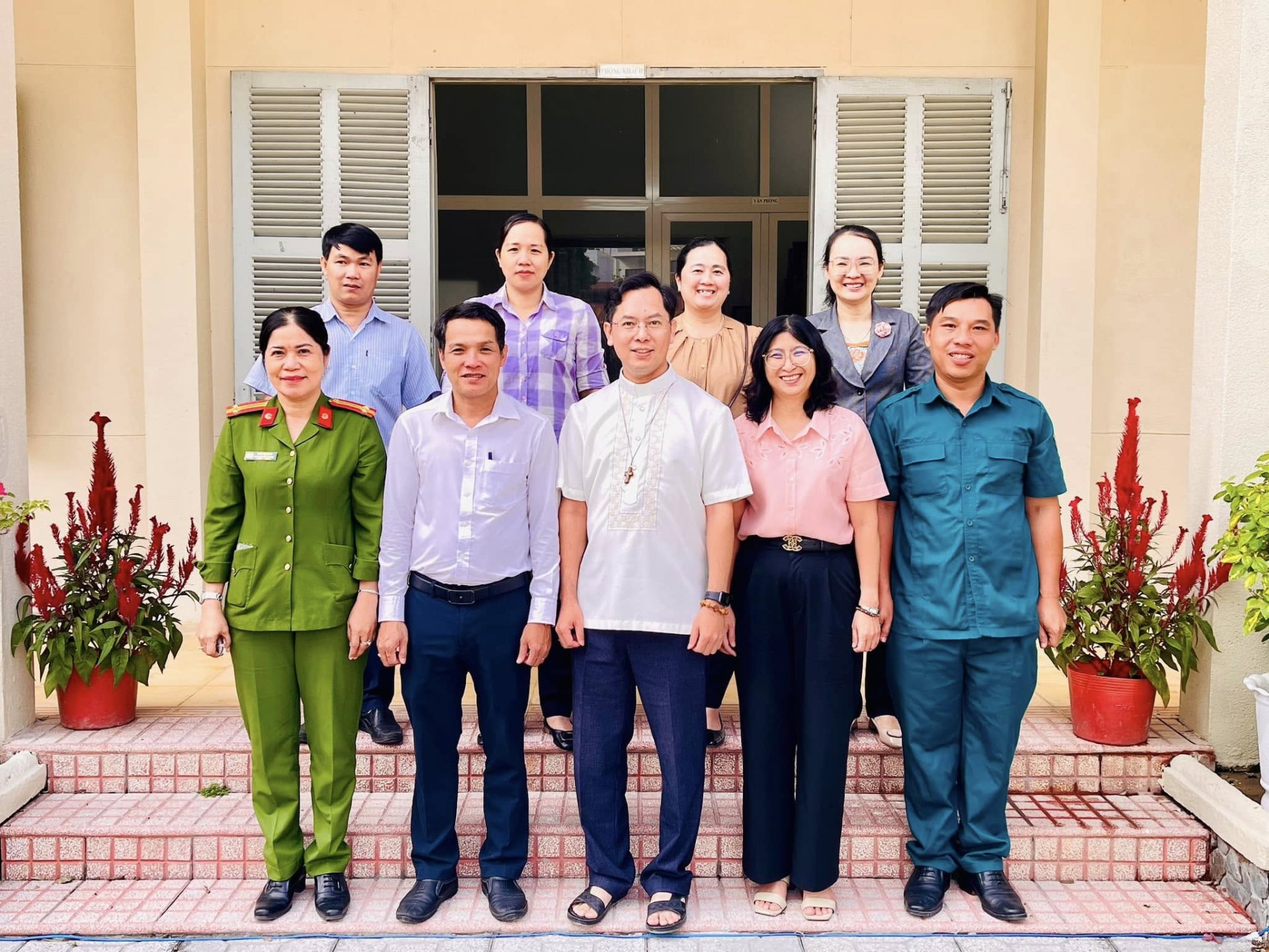 Đảng ủy - HĐND - UBND - UBMTTQ VN phường tổ chức thăm và chúc Tết các cơ sở tôn giáo trên địa bàn.