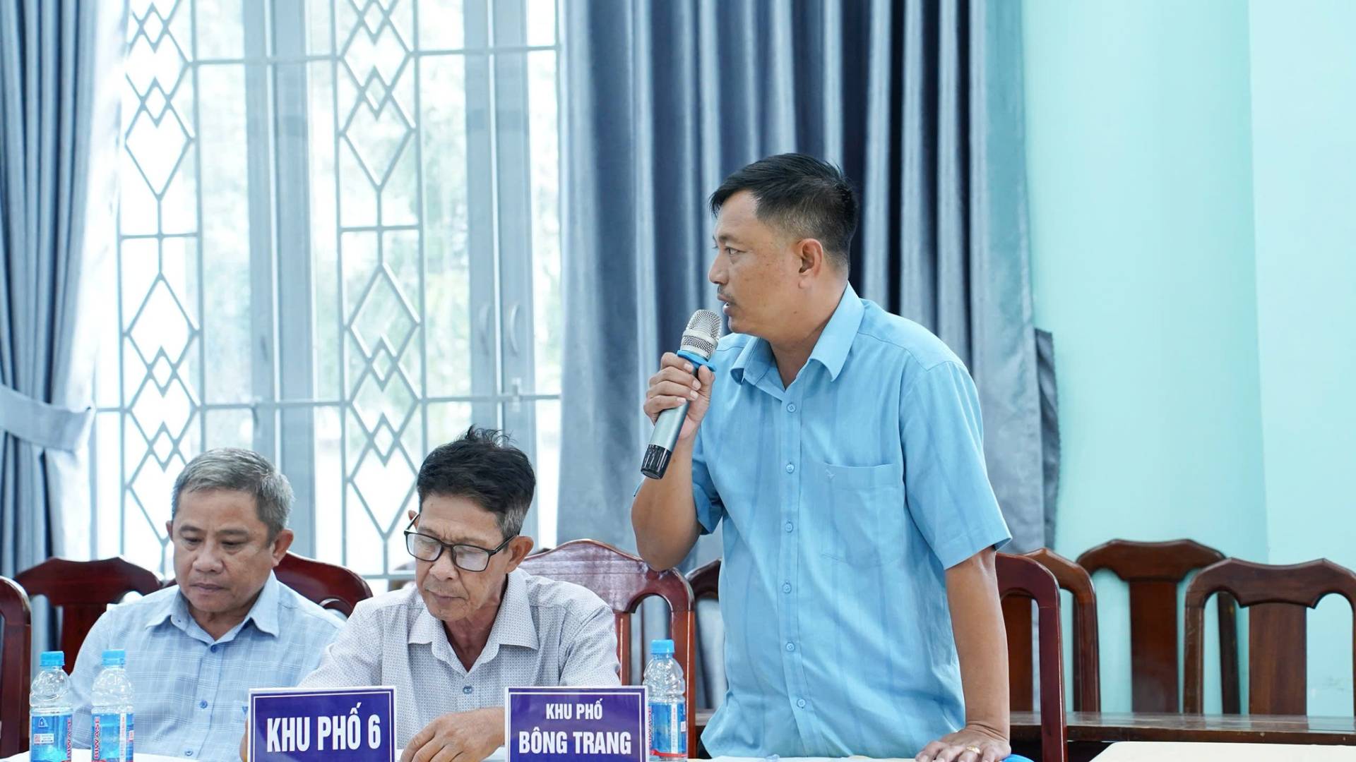 C&oacute; thể l&agrave; h&igrave;nh ảnh về &lrm;một hoặc nhiều người, Ph&ograve;ng Bầu dục, ph&ograve;ng tin tức v&agrave; &lrm;văn bản cho biết '&lrm;او KHU PHỐ KH&upsilon;PHO6 6 KHU PHỐ B&Ocirc;NG BONGTRANG TRANG&lrm;'&lrm;&lrm;