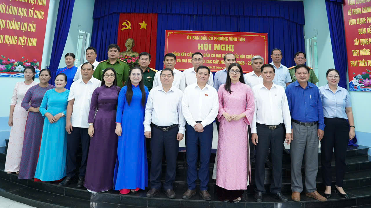 C&oacute; thể l&agrave; h&igrave;nh ảnh về một hoặc nhiều người, đền thờ v&agrave; văn bản cho biết 'णે L&Aacute;NH ĐẠO, CHỨC VICI NAM 0 THẮNG 1 CỦA MẠNG VIỆT NGVIỆTNAM NAM &Uuml;YBANB&Aacute;UC&Uuml;PHU&Uuml;NGVINHT&Acirc;N UY BAN BẦU CỨ PHƯỞNG V&Igrave;NH T&Acirc;N HỘI HỘINGHI NGHỊ HỒNGK T COr BẤU ĐẠI IB CHỘI &kappa;HόЛ AD DAI C&Aacute;C P.N 2026 20 백농 25Dh&aacute;ng3 THỐNG CH&Iacute;NH พติพ : MANH: BO&Agrave;N XĂYDƯNG EOO PH&Aacute;TTRI&Ecirc;NT'