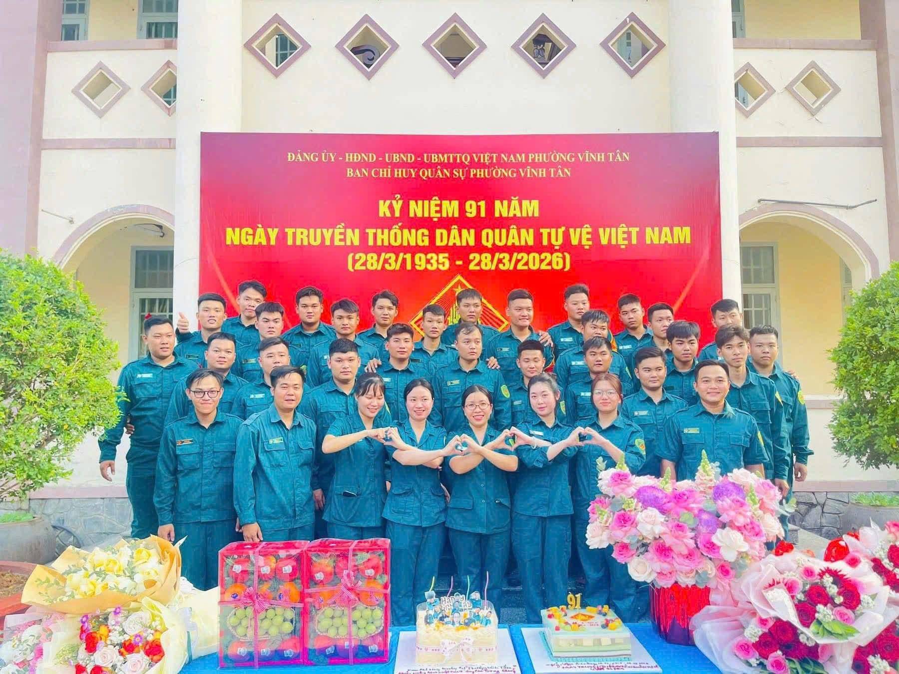 Có thể là hình ảnh về văn bản cho biết 'ĐANG ỦY HDND UBND BAN HỈ HυΥ QUA UA NAM PHƯỜNG VÌNH TÂN SỰ PHƯỜNG VÌNH TÂN KỶ NIỆM 91 NĂM NGÀY TRUYỀN THỐNG DÂN QUÂN TƯ VỆ VIỆT NAM (28/3/1935 28/3/2026) 宇霸'