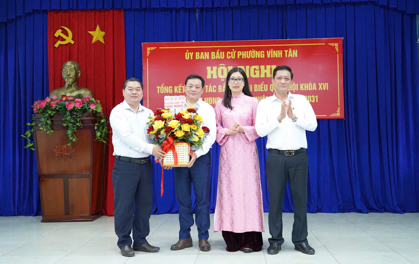 C&oacute; thể l&agrave; h&igrave;nh ảnh về &lrm;văn bản cho biết '&lrm;ב ỦY BAN BẦU CỬ CỬPHƯỜNG V&Igrave;NH T&Acirc;N HỘ HỘZNGH NGHI T&Aacute;C B&Atilde; BIỀU पारি TỔNG TỐNGKẾT KẾT ỘI KH&Oacute;A ỘIKH&Oacute;AXVI &iota; 031 A&lrm;'&lrm;