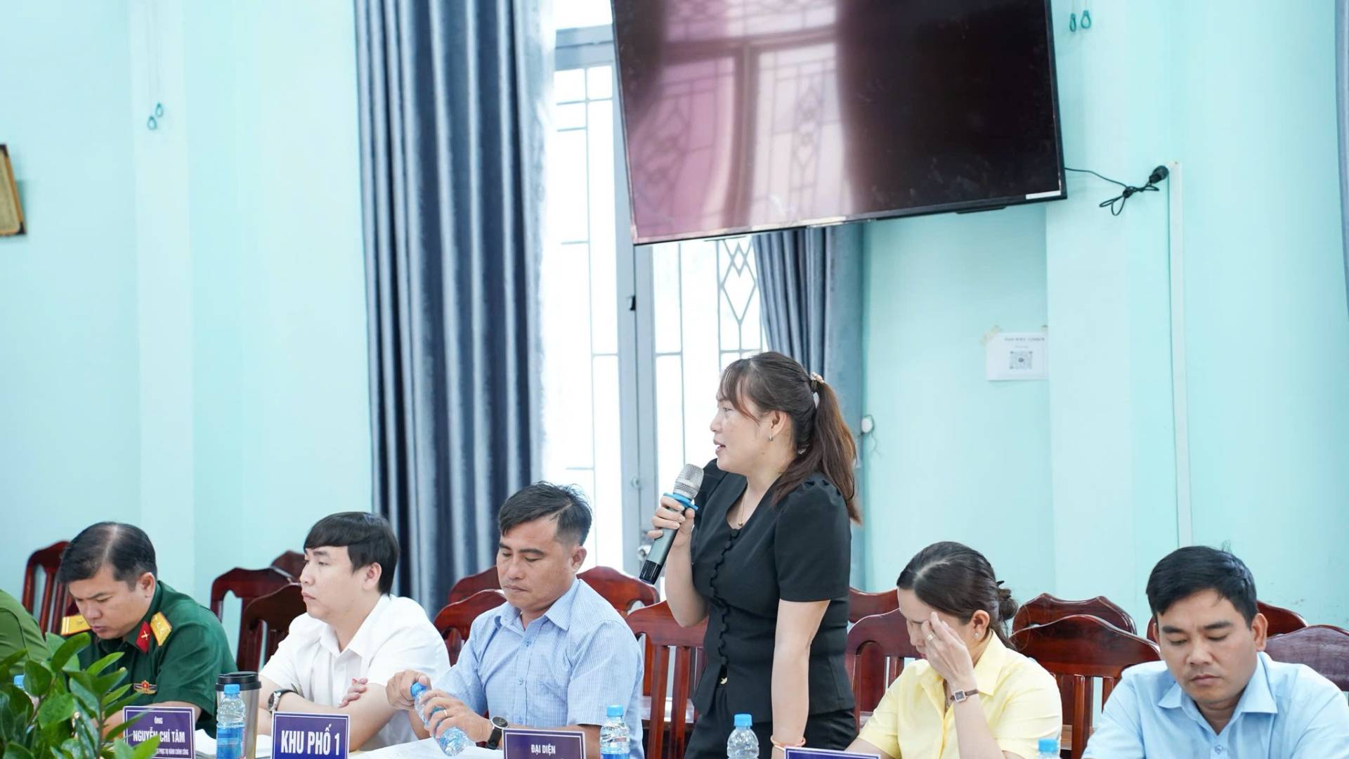 C&oacute; thể l&agrave; h&igrave;nh ảnh về một hoặc nhiều người v&agrave; mọi người đang học