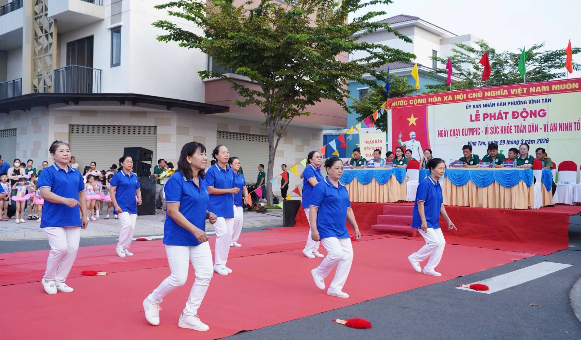 C&oacute; thể l&agrave; h&igrave;nh ảnh về &lrm;một hoặc nhiều người, đang tr&igrave;nh diễn v&otilde; thuật v&agrave; &lrm;văn bản cho biết '&lrm;JIr معلم NƯỚC CỘNG H&Ograve;A *TOANDAN RINLIDNEN ن HỘI cHu NGHĨA VIỆT NAM MU&Ocirc;N T&Acirc;N T&Acirc;N &Uacute;Y BAN NH&Acirc;N PHƯƠNG LẾPH&Aacute;TĐỘNG LỄ PH&Aacute;T ĐỘNG NG&Agrave;Y CHAY GLVMDIC LYMPIC- İSỨC KHOE TO&Agrave;N D&Acirc;N İAN CUEG-BSERESTSI NINH Ty29 29 t&aacute;ng டாலா 2026 Tản.&lrm;'&lrm;&lrm;