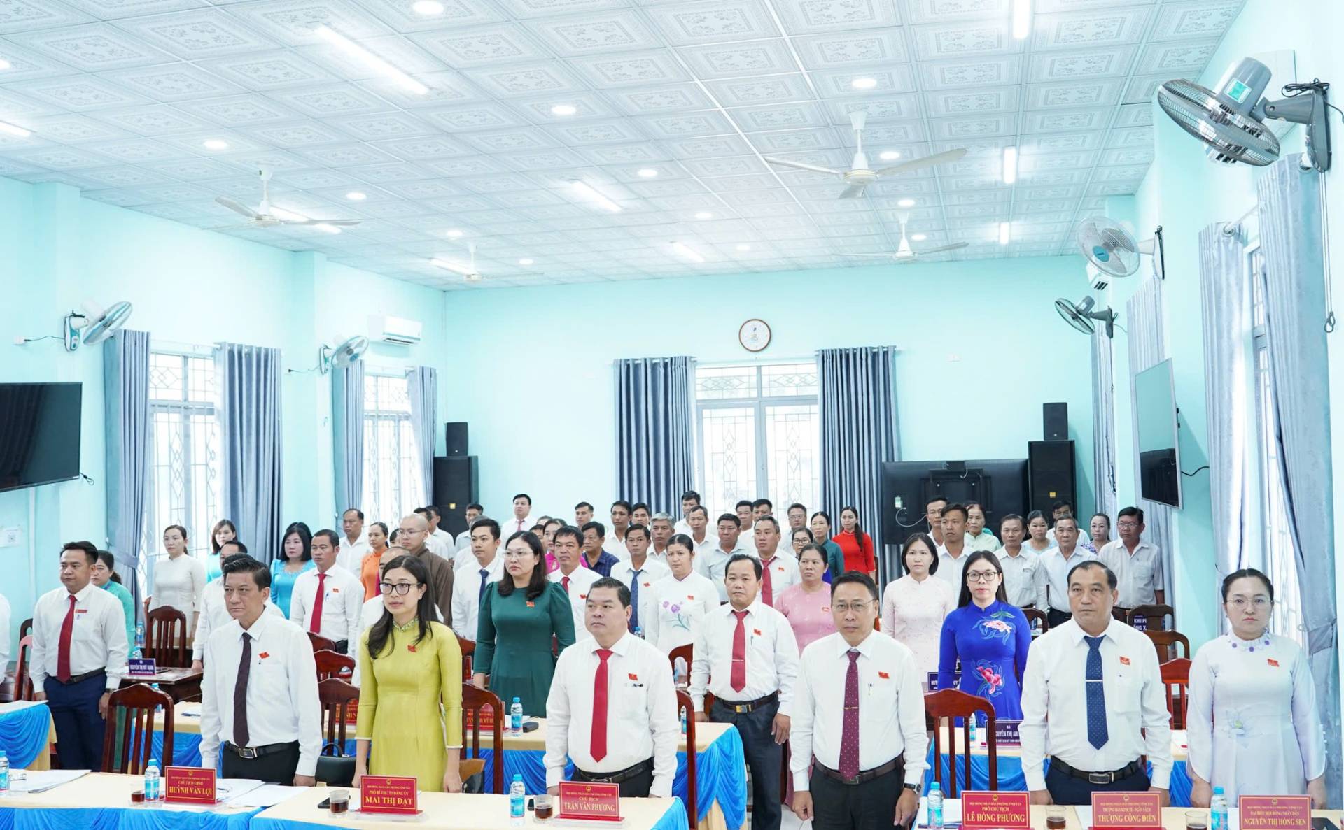 C&oacute; thể l&agrave; h&igrave;nh ảnh về một hoặc nhiều người, bệnh viện v&agrave; văn bản