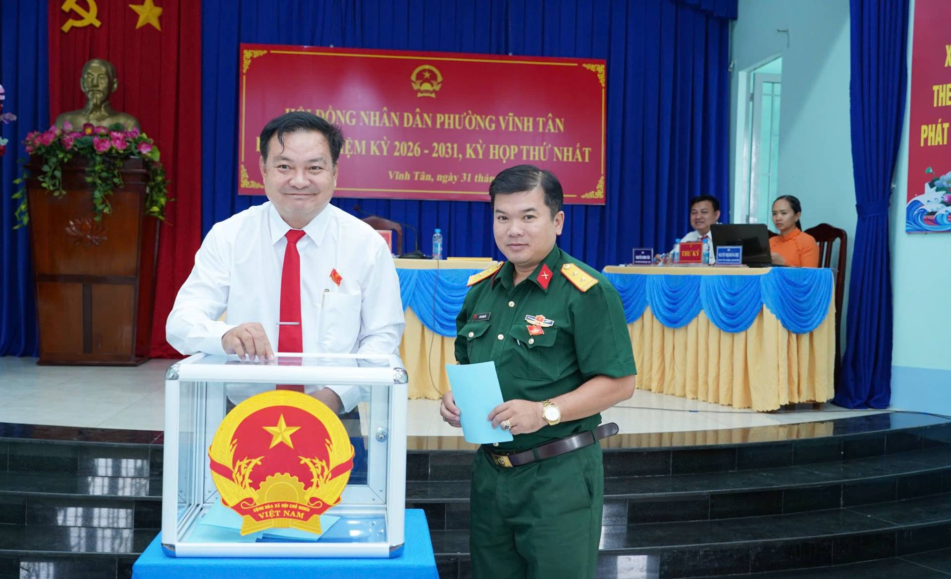 C&oacute; thể l&agrave; h&igrave;nh ảnh về c&aacute;i bục v&agrave; văn bản