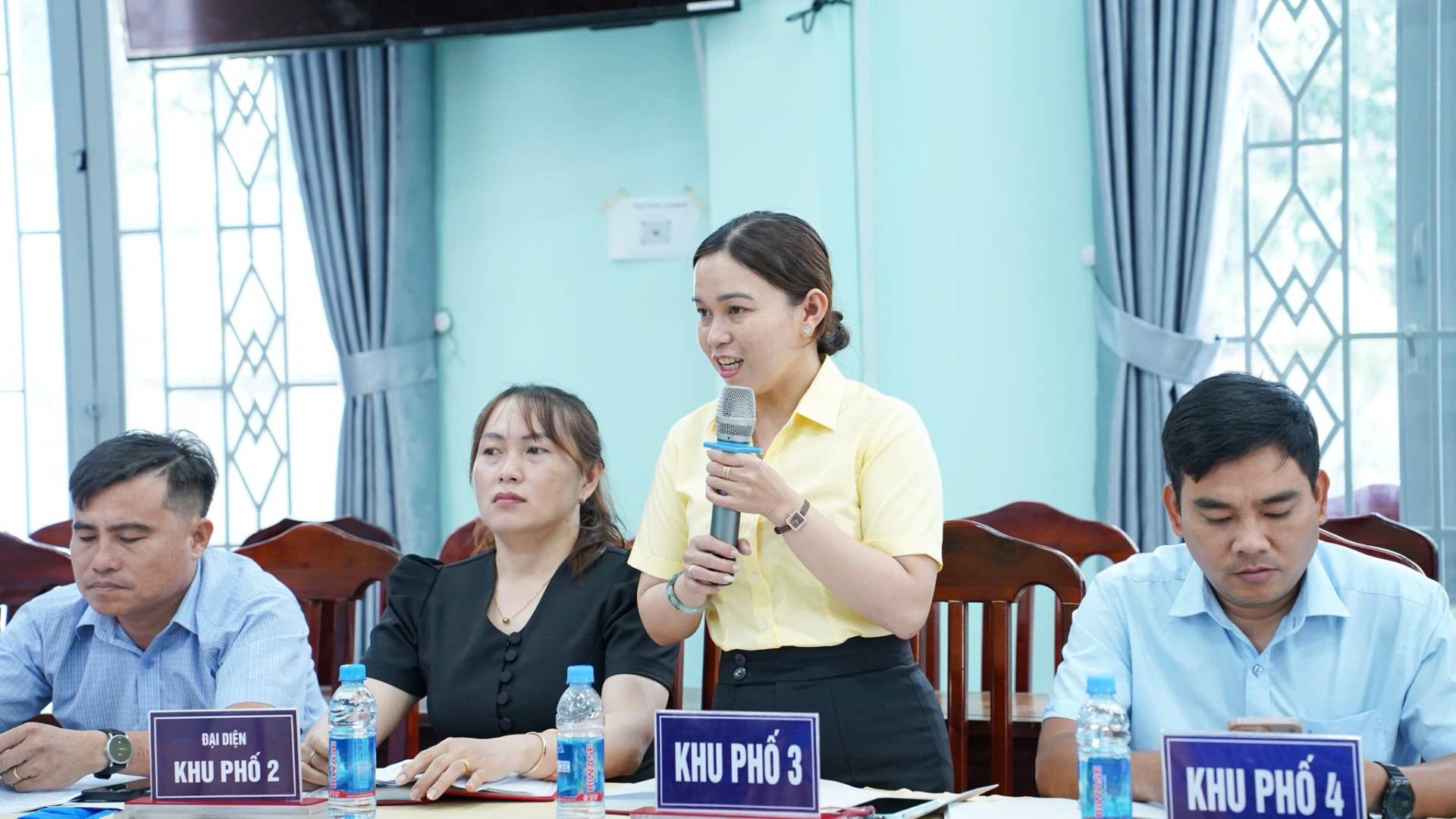 C&oacute; thể l&agrave; h&igrave;nh ảnh về một hoặc nhiều người, ph&ograve;ng tin tức v&agrave; văn bản cho biết 'S0e T BẠI BẠDIỆN KHU PHỐ KHUPHỐ2 2 KHU PHỐ KHUPHỐ3 3 KHU PHỐ KHUPHỐ4 4'