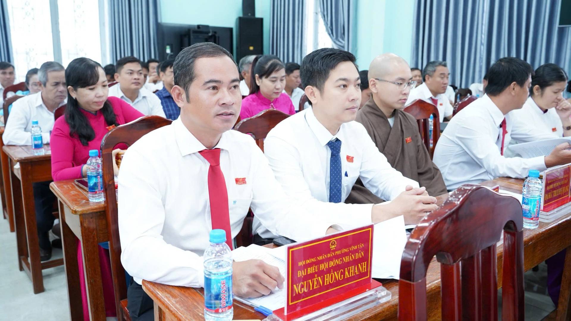 C&oacute; thể l&agrave; h&igrave;nh ảnh về một hoặc nhiều người, mọi người đang học v&agrave; văn bản