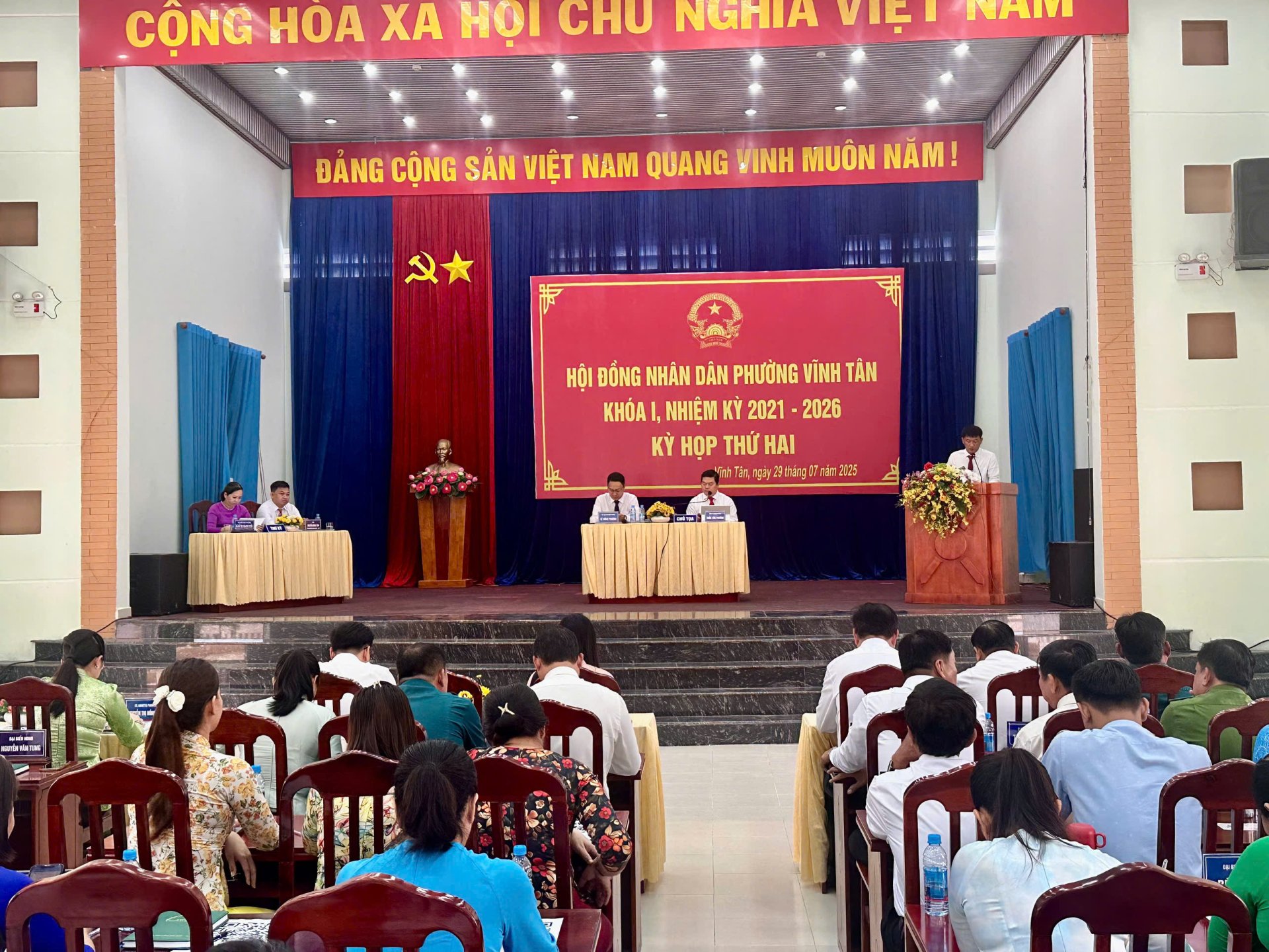 Kỳ họp thứ 2 HĐND phường Vĩnh Tânthông qua 7 nghị quyết quan trọng