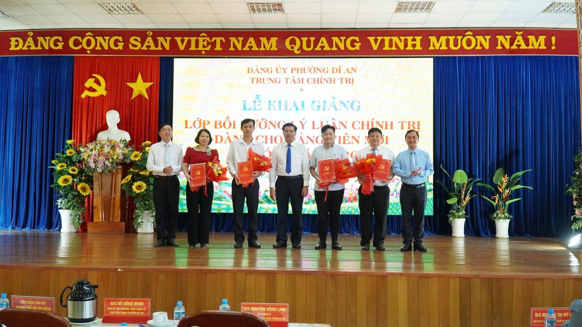 Có thể là hình ảnh về văn bản