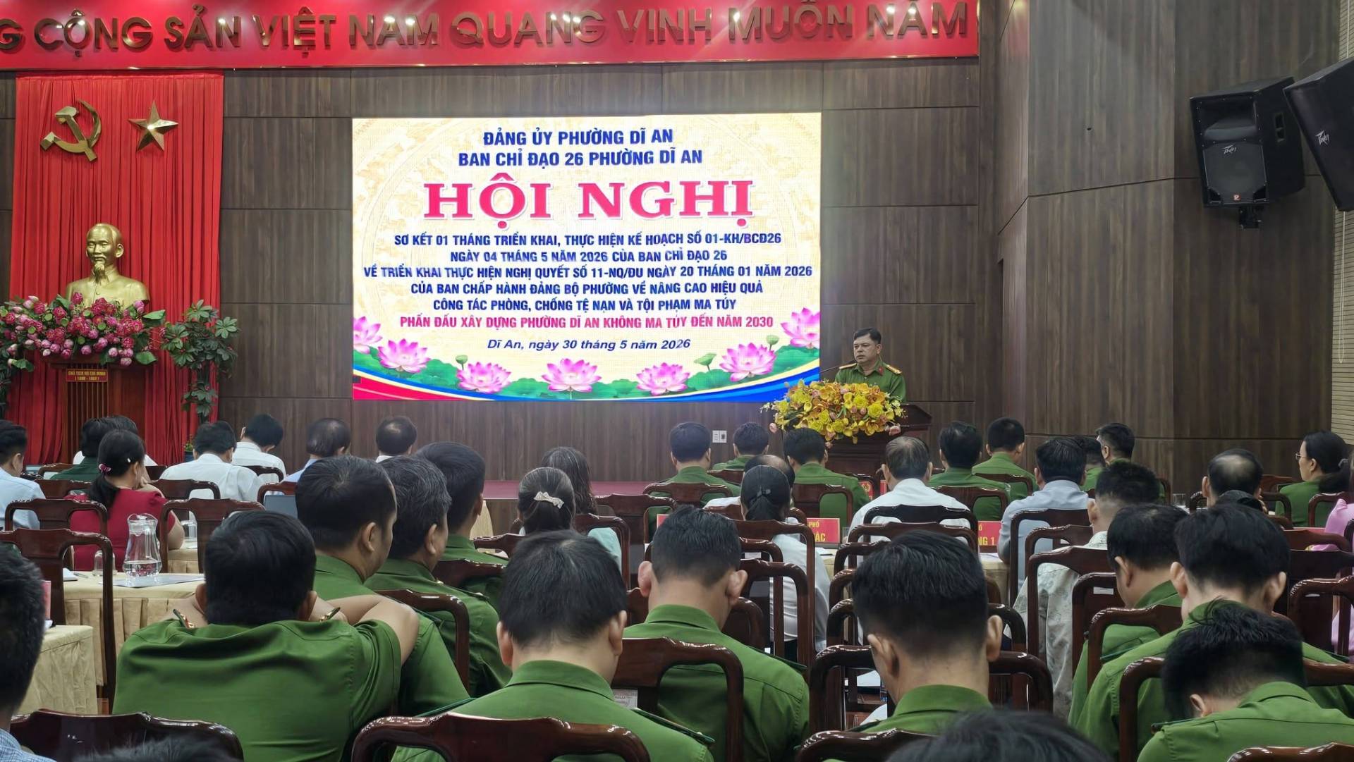 Có thể là hình ảnh về cái bục và văn bản cho biết 'CỘNG SAN SANVIÊT VIỆT NAM QUANS MUON NAM ĐÀNG ỦY PHƯỜNG DI AN BAN ĐAO 26 PHƯƠNG AN HỘI NGHI TO THÁNG TRIẾN THỨC SỐ0 -KH/BCD26 THÁNG 5NÂM 26C CUA ANCHI THAN VỀ TRIẾN THỰC CHAP CÔNG ิม ซ TẮC PHONG, CHONG PHƯỜNG ΝИ PHÁN DAU AYD UNG PHƯƠNG DLAN KHONG Αл ngà ngày 2026 NĂNG SA MA TÚY OUA PHAM TUY DEN NAM 2030 เมลีดาว 2026'
