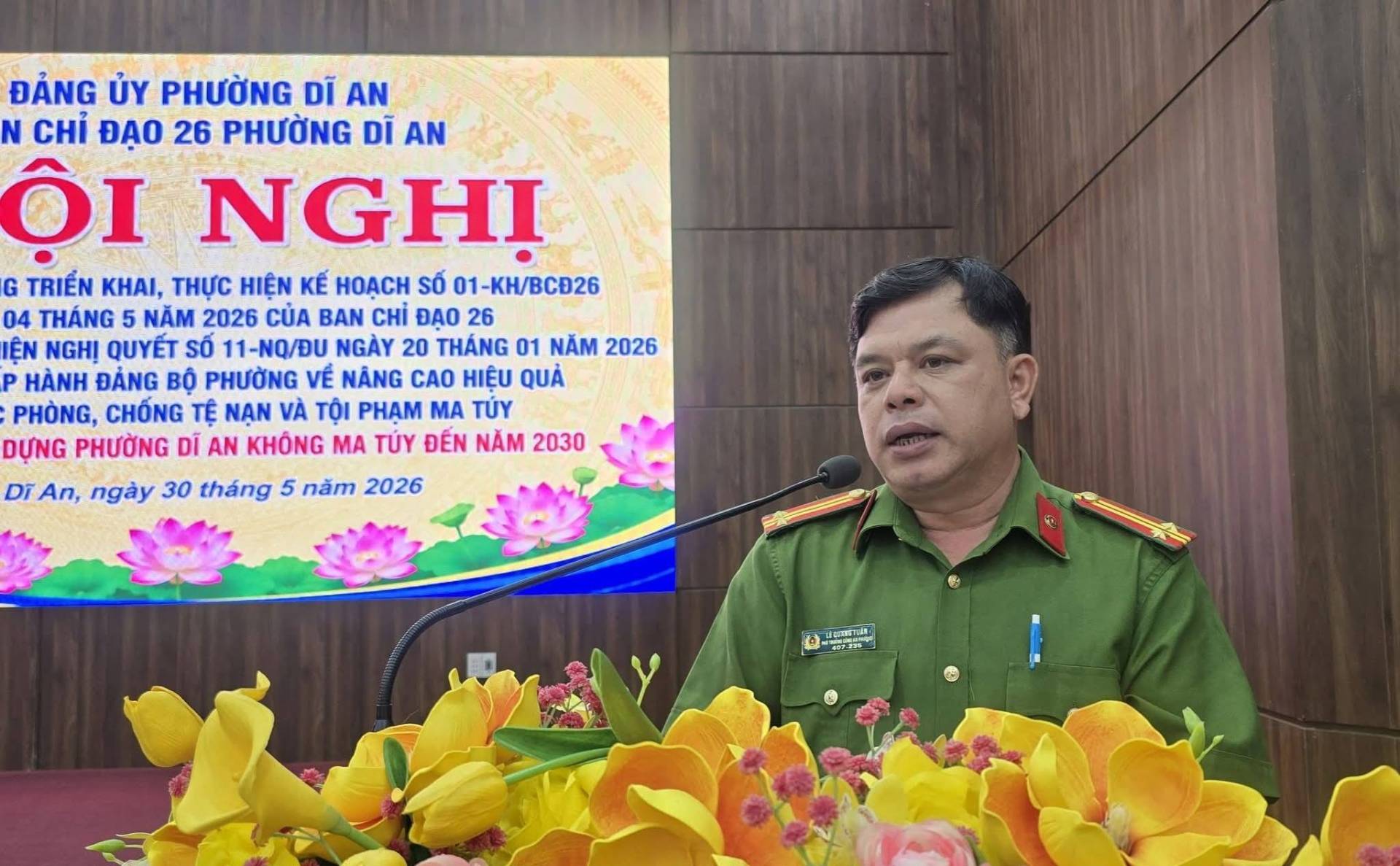 Có thể là hình ảnh về cái bục và văn bản cho biết 'ĐẢNG ỦY PHƯỜNG DĨ AN N CHỈ ĐẠO 26 PHƯỜNG DĨ AN ÔI NGHI G TRIỀN HAI, THỰC HIỆN KẾ HOẠCH SỐ 01 01-KH/B26 04 THÁNG 5 NĂM 2026 CỦA BAN CHỈ ĐẠO 26 IỆN NGHỊ QUYẾT SỐ 11-NQ/ĐU NGÀY 20 THÁNG 01 NĂM 2026 P HÀNH ĐẢNG BỘ PHƯỜNG VỀ NÂNG CAO HIỆU QUẢ PHÒNG, CHỐNG TỆ NẠN VÀ TỘI PHẠM MA τύ DỰNG PHƯỜNG DÌ AN KHÔNG MA TUY ĐÊN NĂM 2030 Di An, ngày 30 tháng 5 năm 2026 לומטון 中.神.'