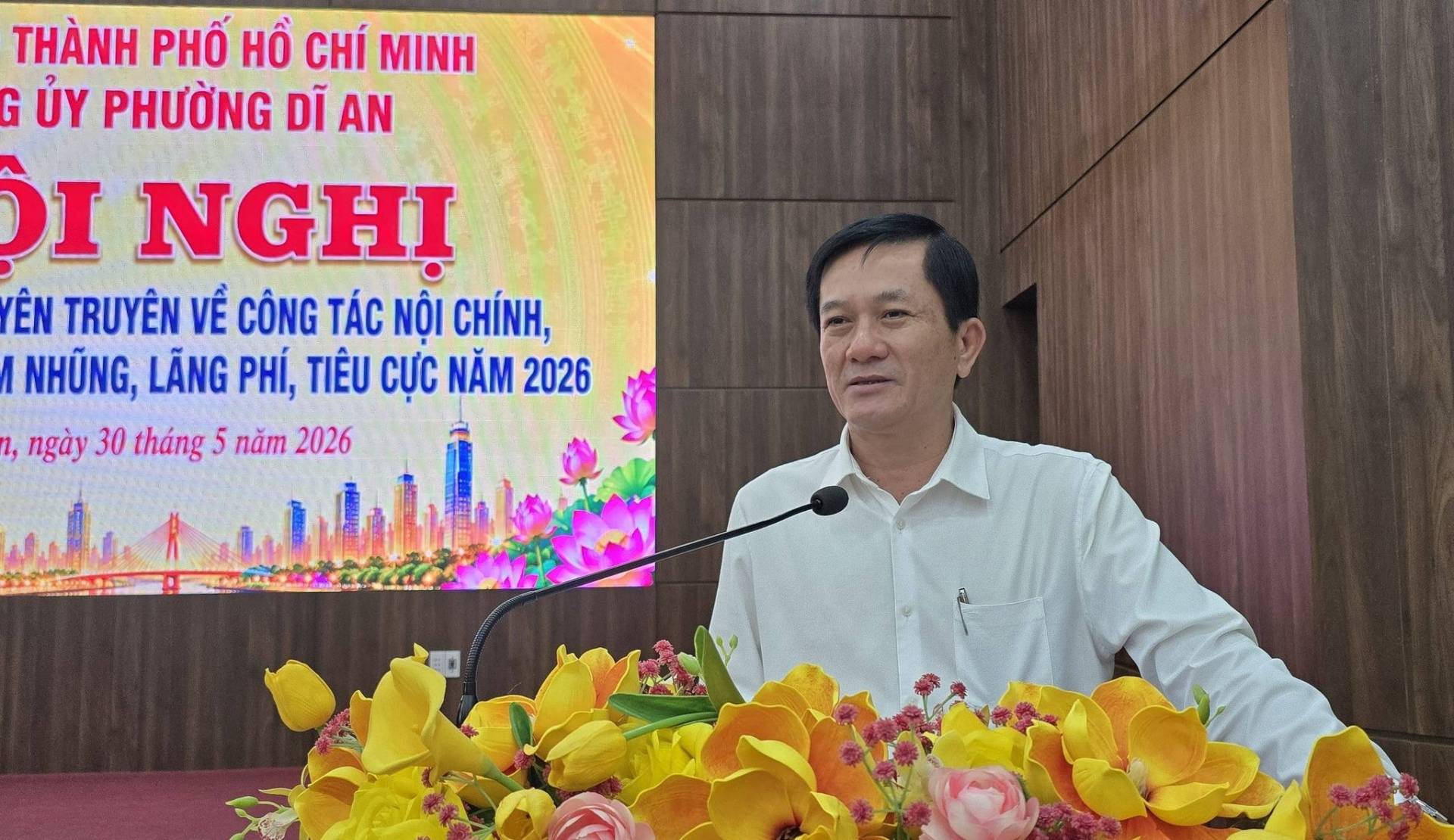 Có thể là hình ảnh về văn bản cho biết 'THÀNH PHỐ HỒ CHÍ MINH G ỦY PHƯỜNG DĨ AN I NGHỊ YÊN TRUYÊN VỀ CÔNG TÁC NỘI CHÍNH, NHỮNG, LÃNG PHÍ, TIÊU CỰC NĂM 2026 ngày 30 tháng 5 năm 2026'