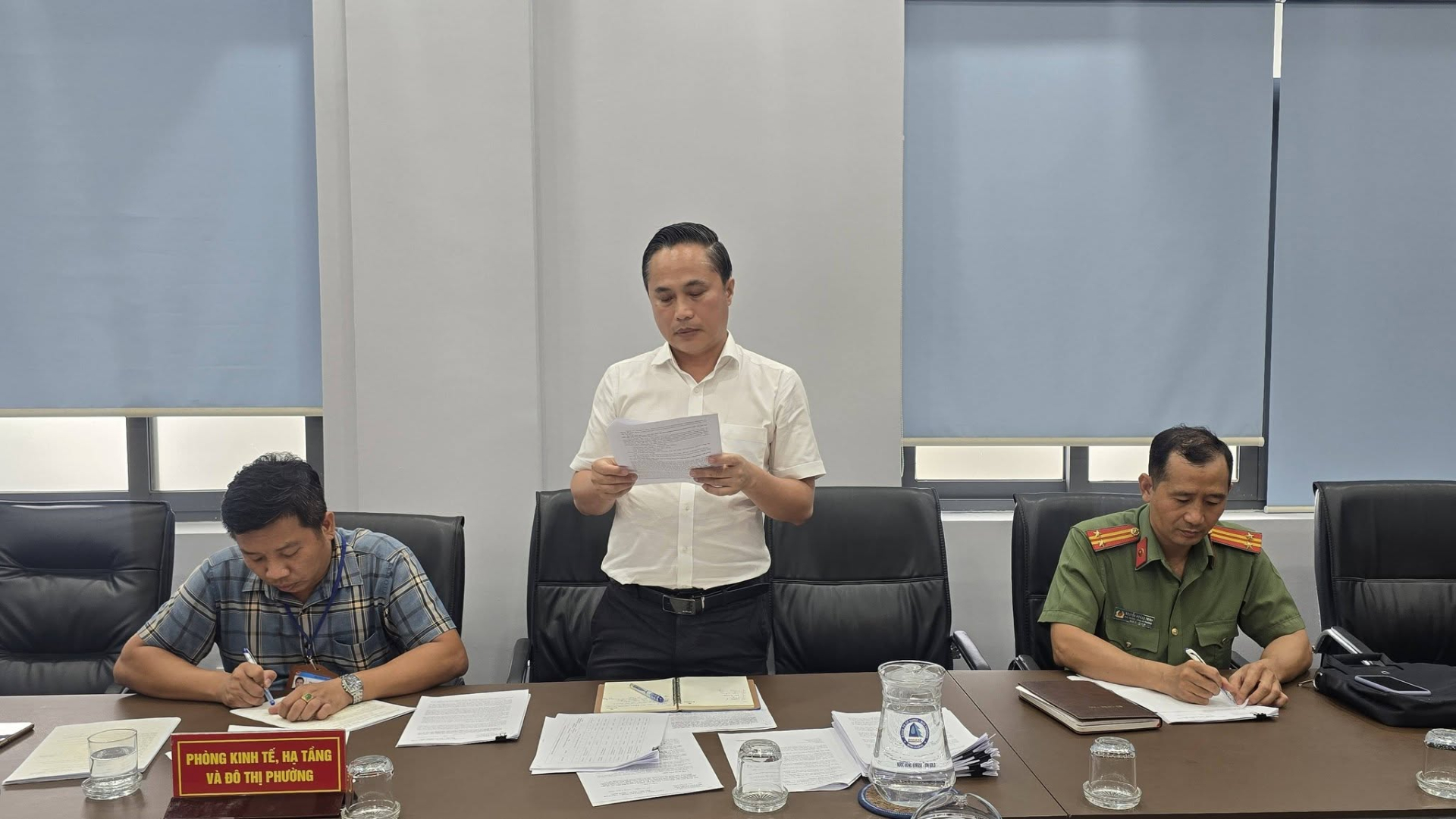 C&oacute; thể l&agrave; h&igrave;nh ảnh về học tập, b&agrave;n v&agrave; văn bản