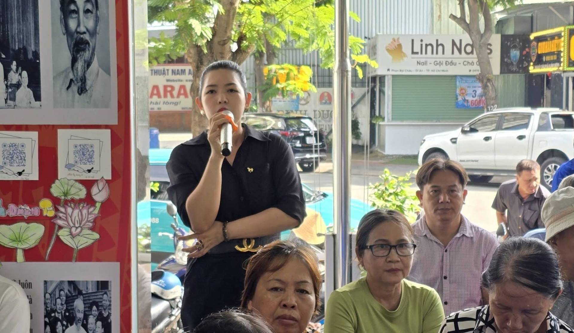 C&oacute; thể l&agrave; h&igrave;nh ảnh về một hoặc nhiều người, k&egrave;n clarinet v&agrave; văn bản cho biết 'THUẬT NAM A ARA h&aacute;i t&agrave;ng! wema LinhNa Linh Nas S Na Nail- -Gộ Gội Đầu Chả CN om9 600K 122 1'