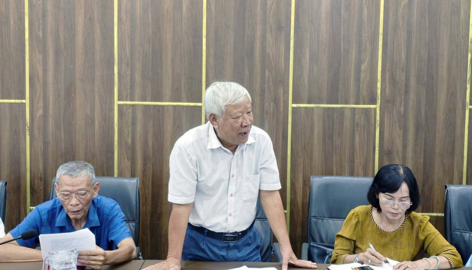 C&oacute; thể l&agrave; h&igrave;nh ảnh về một hoặc nhiều người v&agrave; mọi người đang học