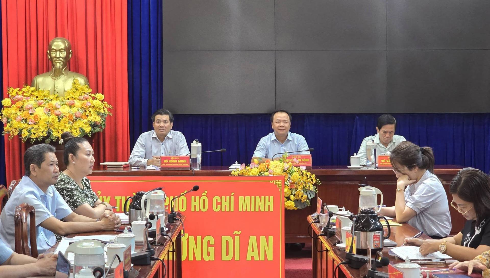 C&oacute; thể l&agrave; h&igrave;nh ảnh về &lrm;một hoặc nhiều người, đền thờ v&agrave; &lrm;văn bản cho biết '&lrm;ش-ب VOWA JK MỐ HỒ CH&Iacute; MINH İNG DĨ AN&lrm;'&lrm;&lrm;