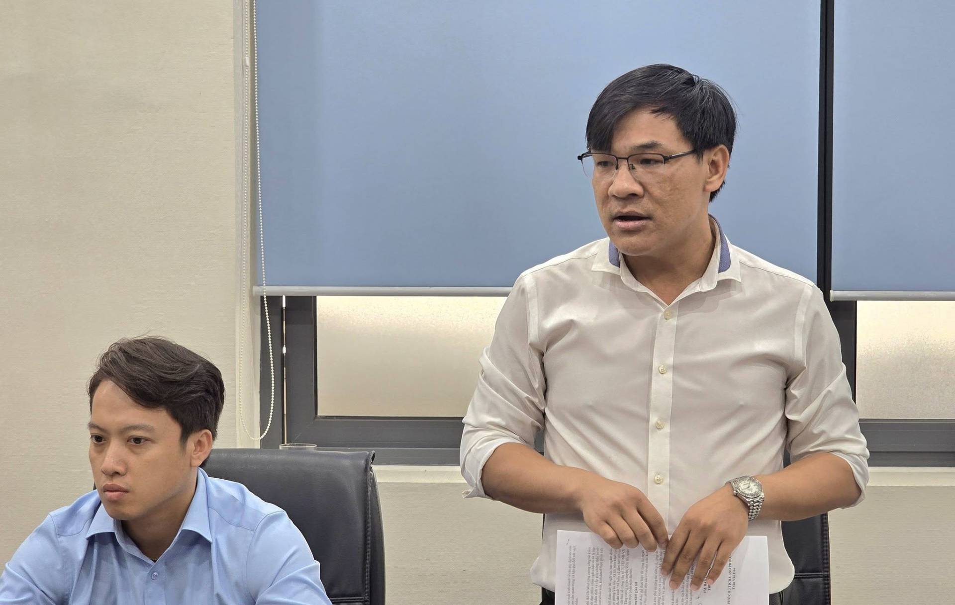 C&oacute; thể l&agrave; h&igrave;nh ảnh về một hoặc nhiều người, mọi người đang học v&agrave; ph&ograve;ng tin tức