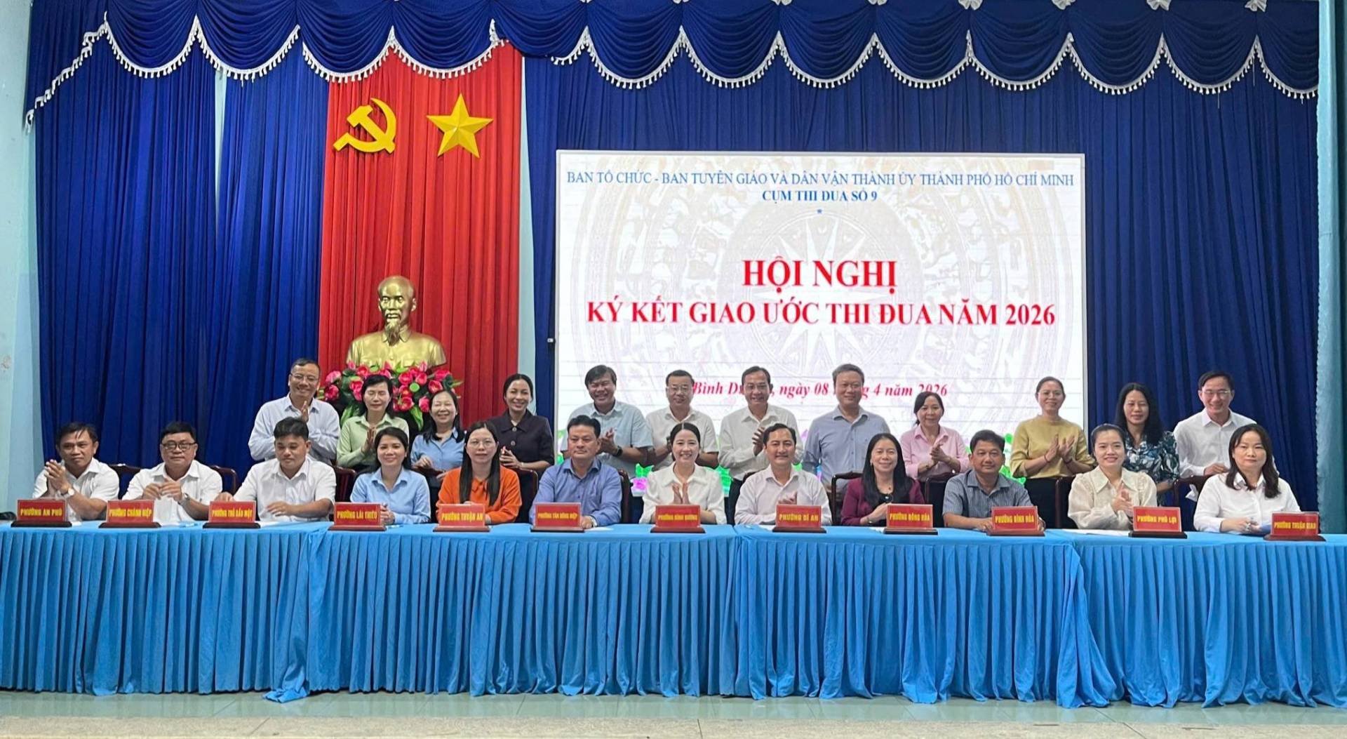 C&oacute; thể l&agrave; h&igrave;nh ảnh về Ph&ograve;ng Bầu dục v&agrave; văn bản