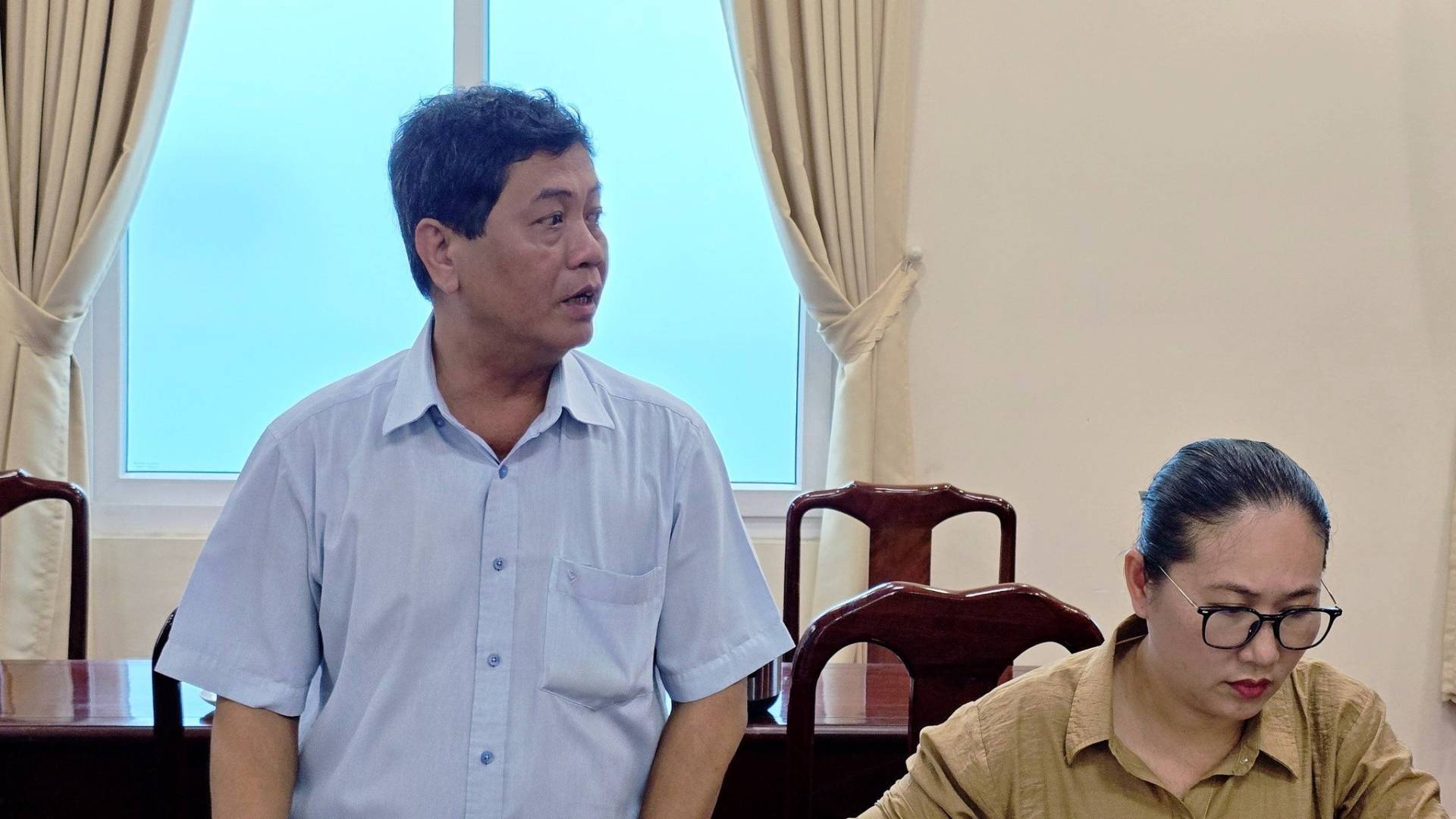 Có thể là hình ảnh về một hoặc nhiều người