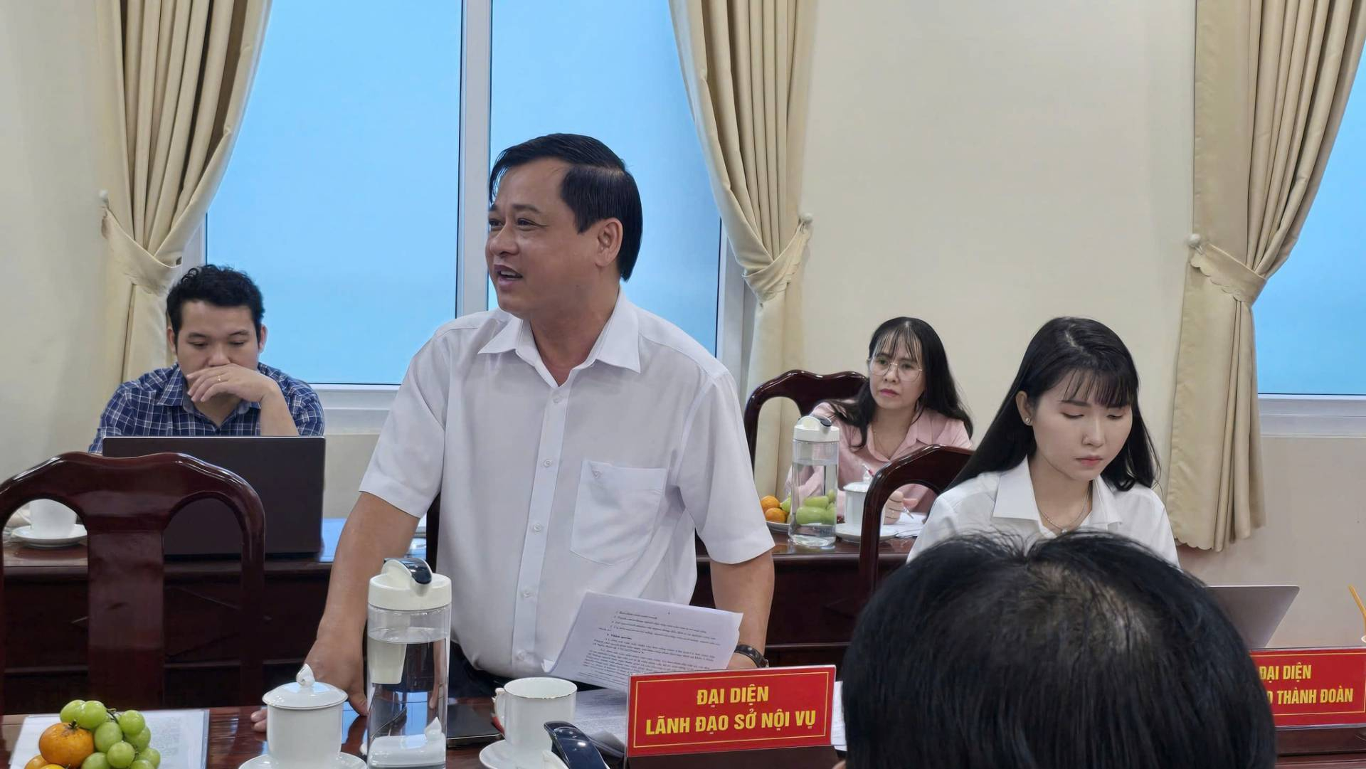 C&oacute; thể l&agrave; h&igrave;nh ảnh về một hoặc nhiều người v&agrave; văn bản cho biết 'DAI DIỆN L&Atilde;NH DAO SỚ NỘI LĂNHĐAOSNỘI VỤ DAIDIỆN BẠI DIỆN 1TH&Aacute;NHBO&Agrave;N 1TH&Aacute;NH ĐO&Agrave;N'